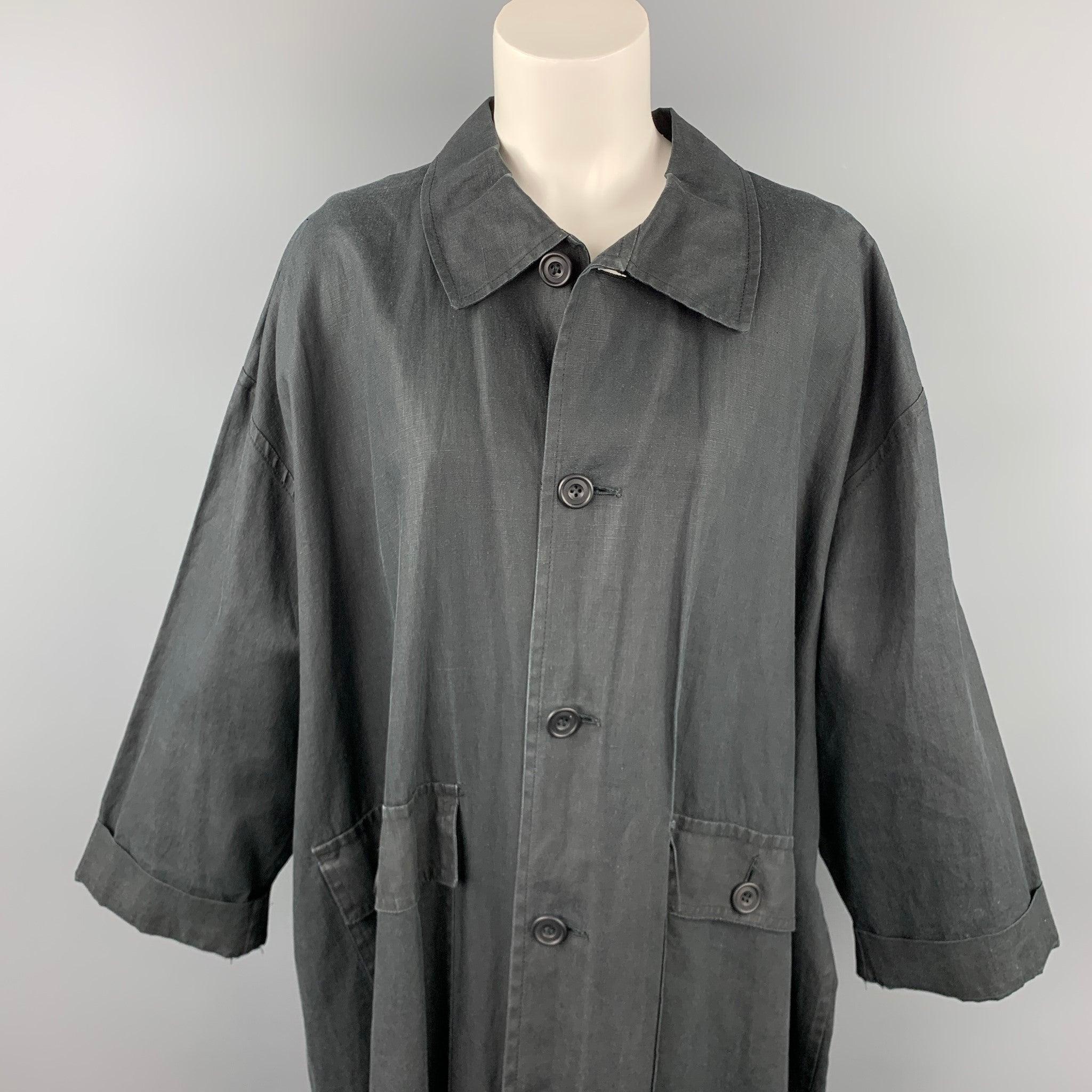 ESKANDAR overcoat comes in a charcoal linen featuring drop slouch shoulders, patch pockets, spread collar, duster panel, and a buttoned closure. Made in England.
Excellent Pre-Owned Condition 
 

Marked:  0 

Measurements: 
 
Shoulder: 24 inches