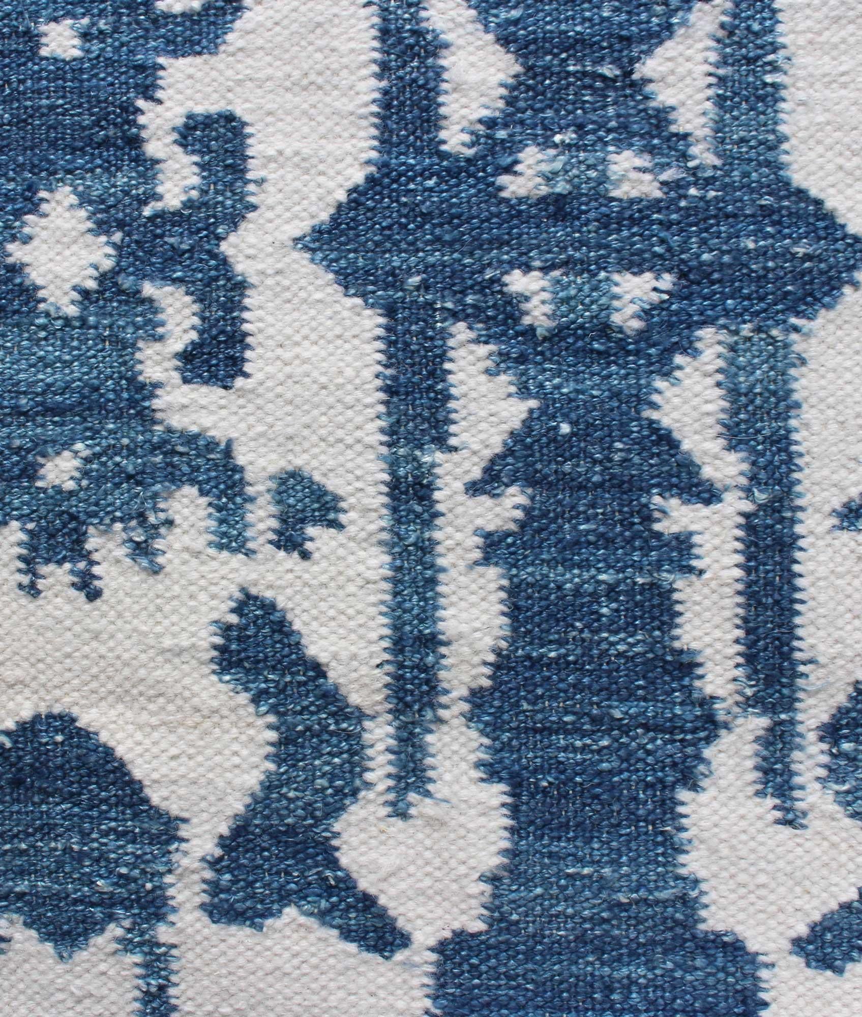 Noué à la main Eskayel, Biami, tapis  tissage plat indigo en vente