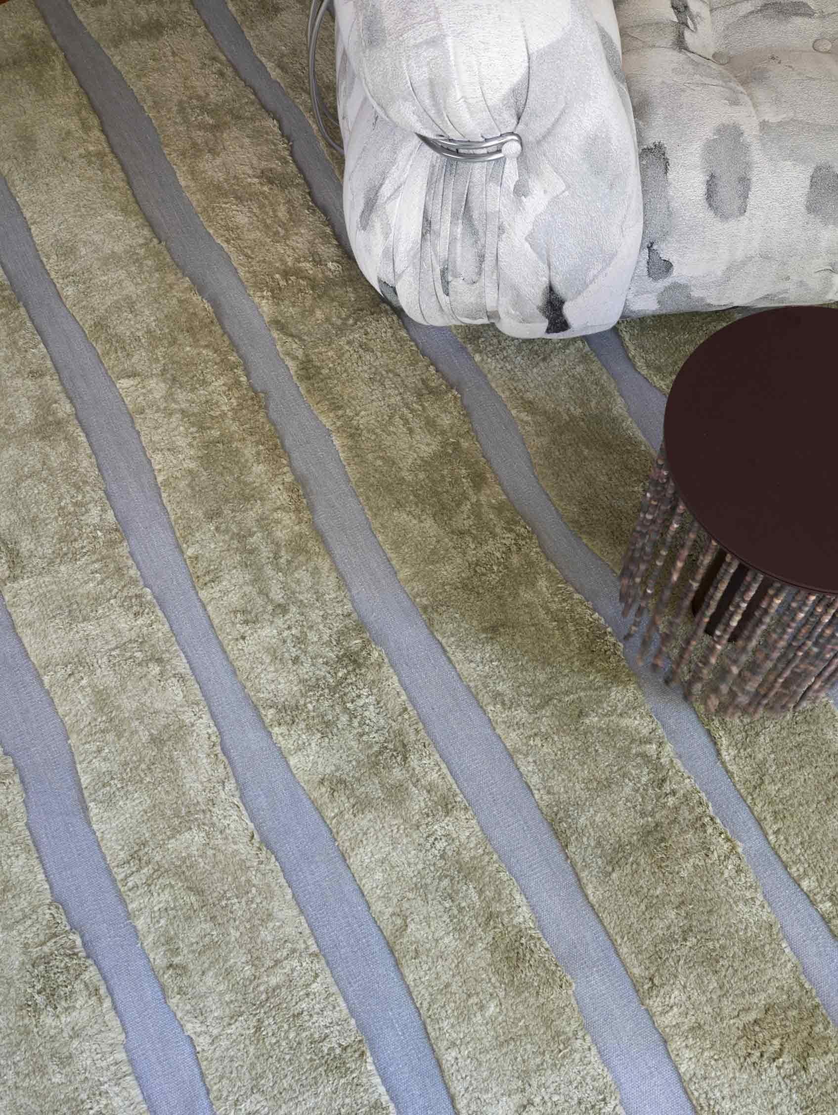 Muster des Teppichs: Bold Stripe - Golf
MATERIAL: Merino Wool Pile/ New Zealand Wool Flat-weave
Qualität: Wolle Flachgewebe & marokkanischer Flor, 10mm Flor, handgewebt 
Größe: 9'-0