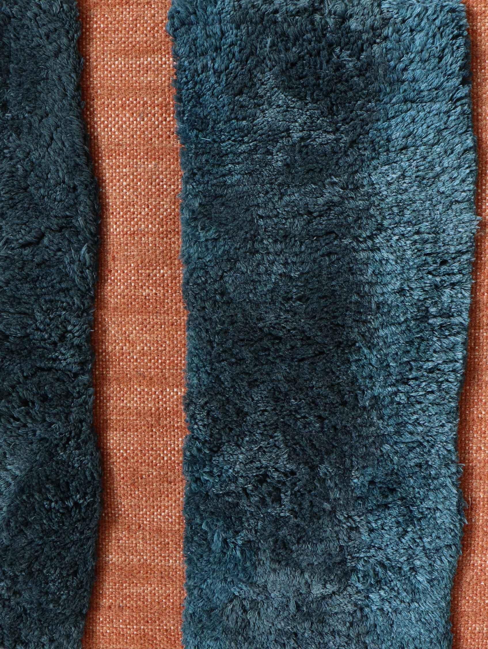Noué à la main Tapis Isthmus à rayures audacieuses en laine mérinos/laine marocaine à tissage plat Eskayel en vente