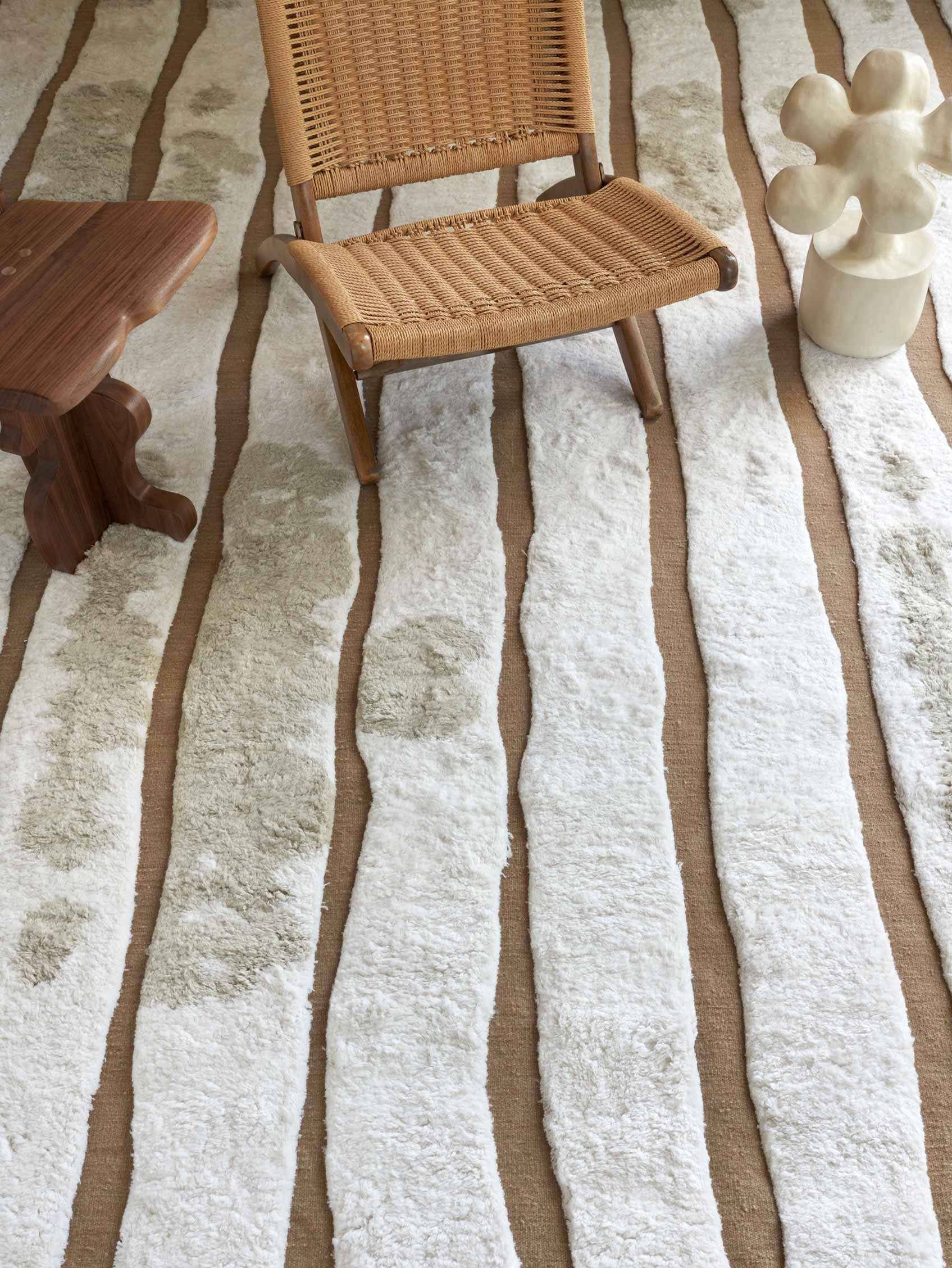 Muster des Teppichs: Bold Stripe - Sandstein
MATERIAL: Merino Wool Pile/ New Zealand Wool Flat-weave
Qualität: Wolle Flachgewebe & marokkanischer Flor, 20mm Flor, handgewebt 
Größe: 8'-0