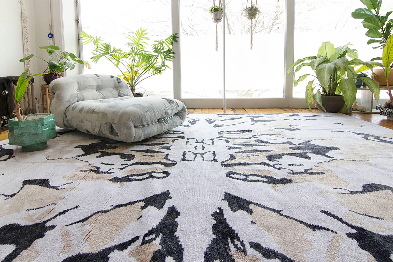 Rug pattern: Mamoun, Neutral
Material: 80% merino / 20% silk
Quality: Mulu weave, hand-knotted
Size: 9’ x 12'.
Made in Nepal
Designed by Eskayel.
 