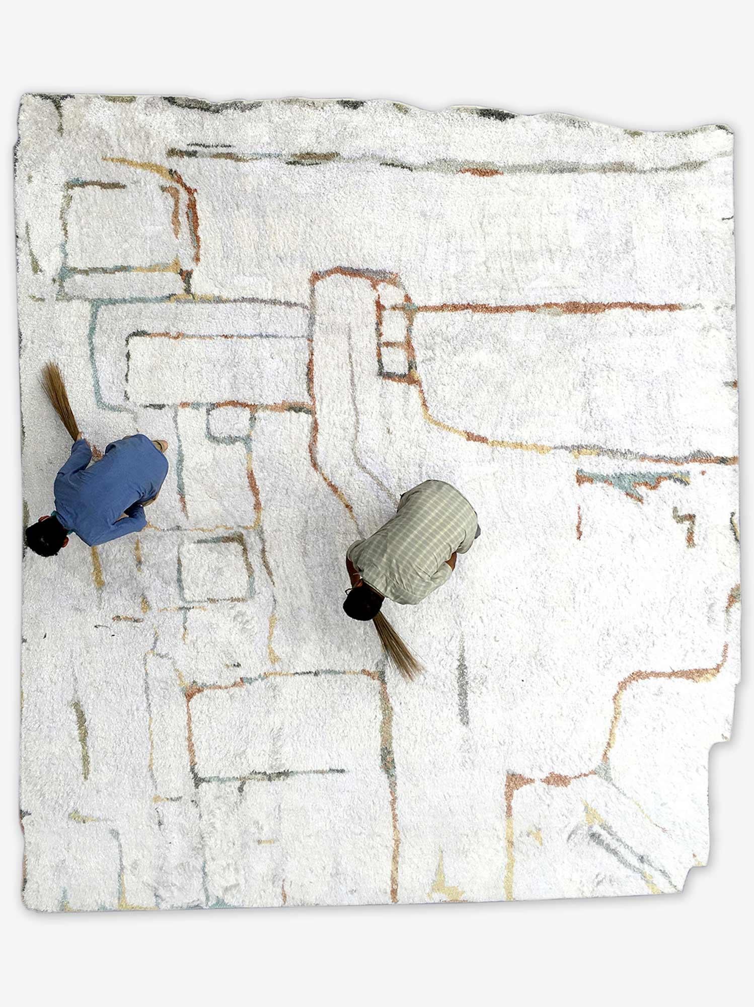 Muster des Teppichs: Portico - Sol
MATERIAL: Matkaseide/ Merinowolle.
Qualität: Marokkanische Webart.
Größe: 14'-0