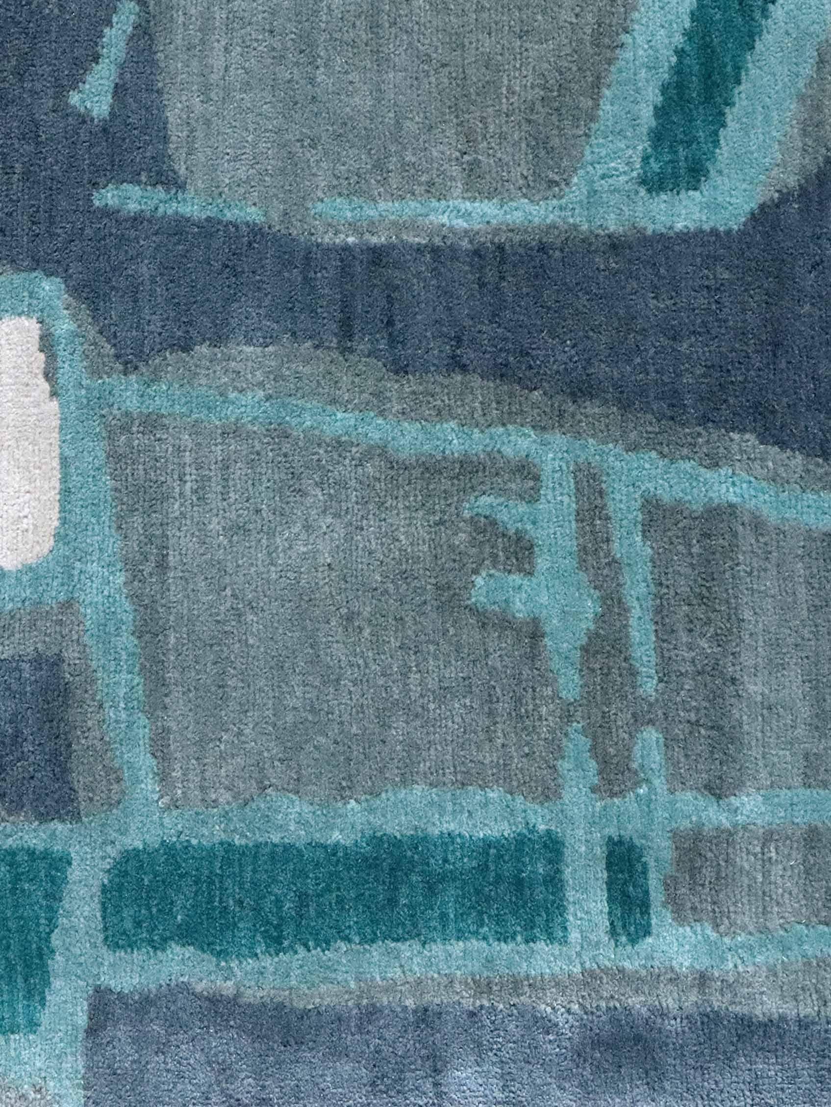 Rug pattern: Quotidiana - Thalassa
Material: 100% Merino Wool 
Quality: Tibetan Cross Weave, handwoven 
Size: 8’-0