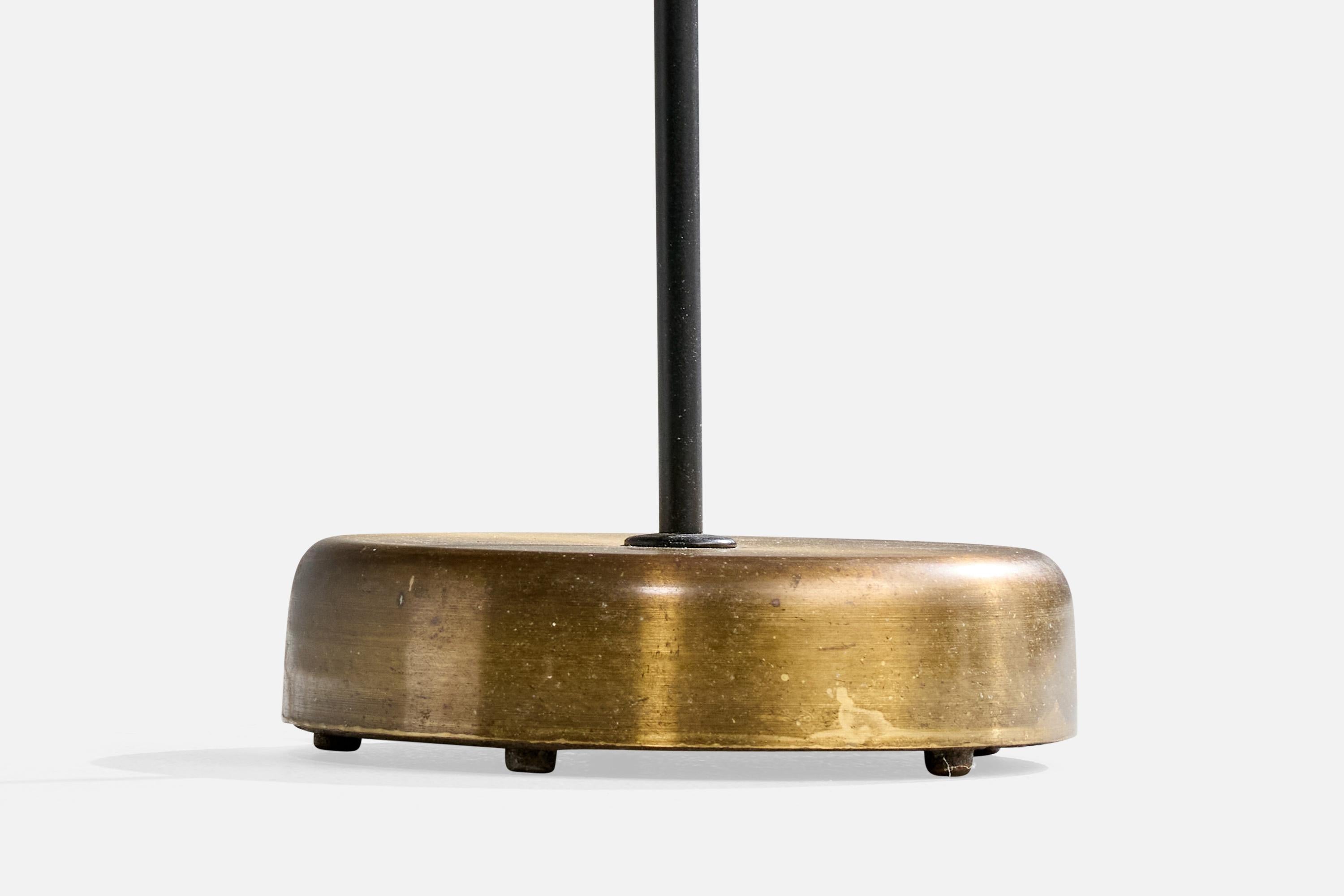 Milieu du XXe siècle Eskilstuna Elektofabrik, lampadaire, laiton, métal, tissu, Suède, années 1950 en vente