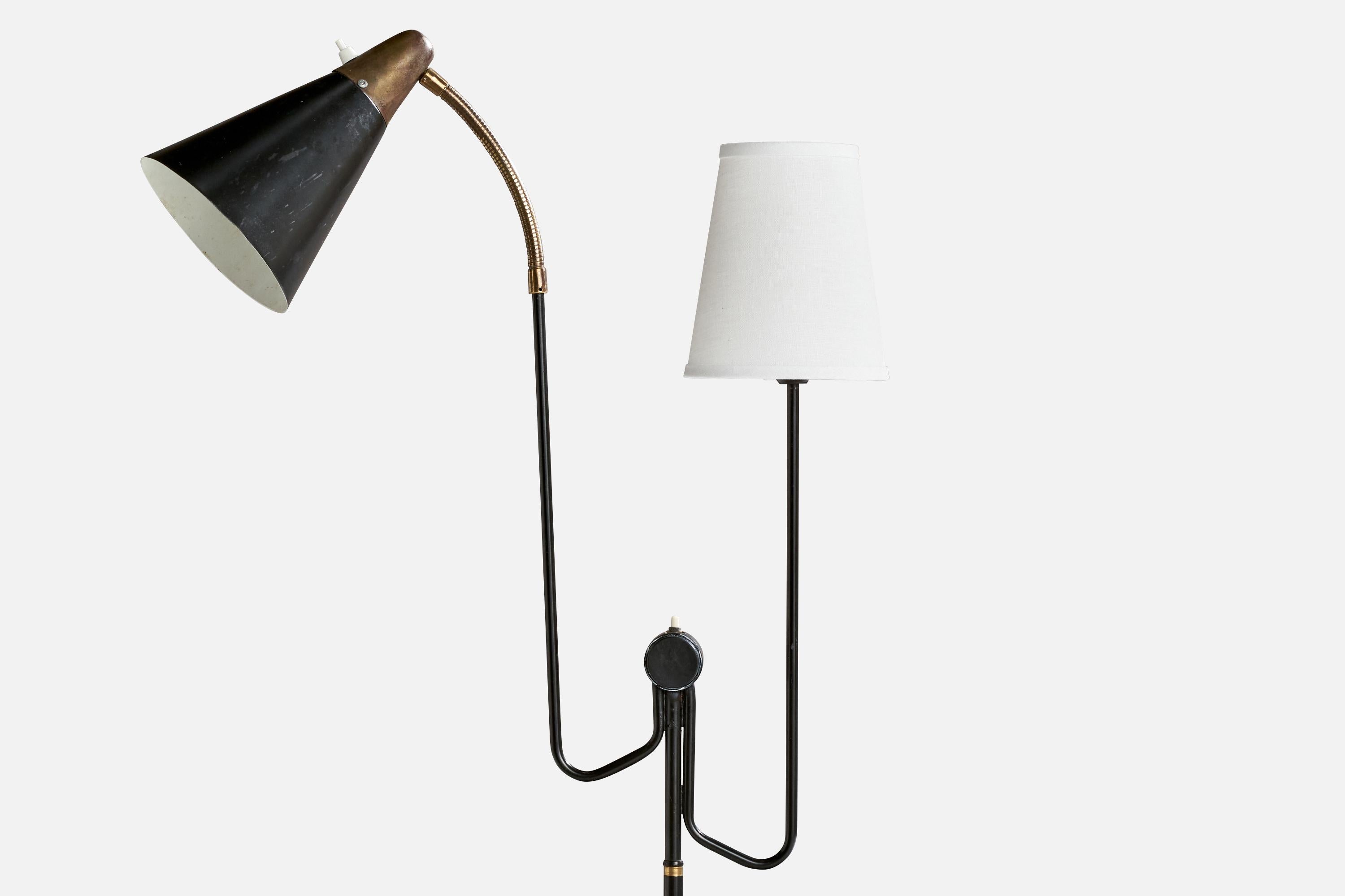 Mid-Century Modern Eskilstuna Elektriska, lampadaire, laiton, métal, tissu, Suède, années 1950 en vente