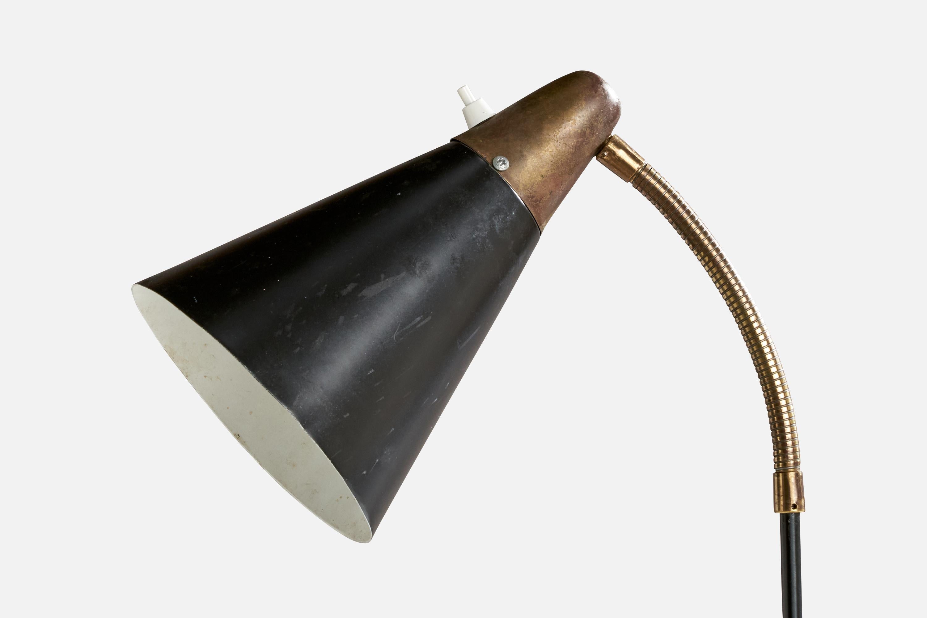Suédois Eskilstuna Elektriska, lampadaire, laiton, métal, tissu, Suède, années 1950 en vente