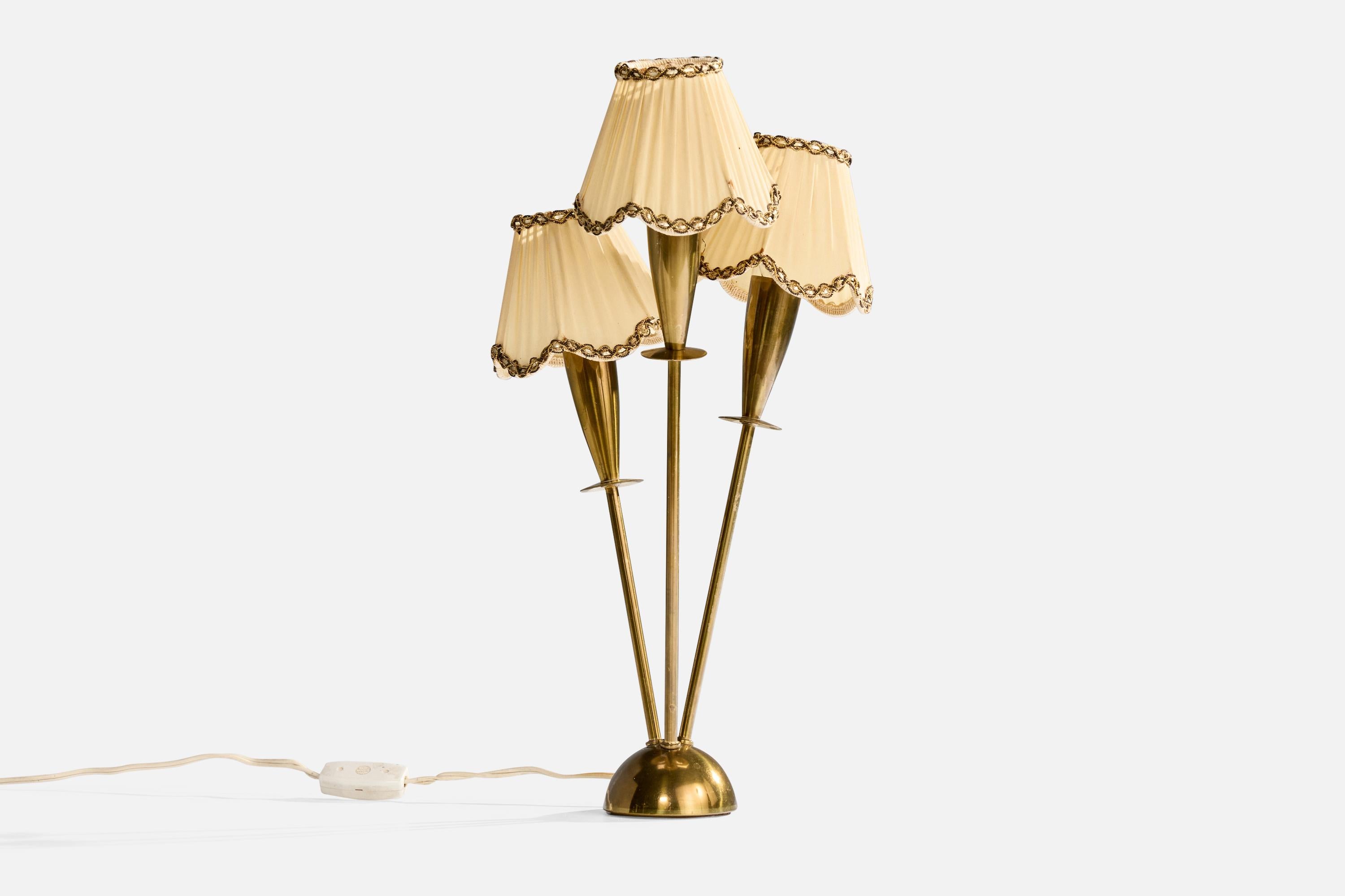 A brass and beige fabric table lamp designed and produced in Sweden, c. 1950s.

Dimensions of Lamp with Shade (inches): 18.0