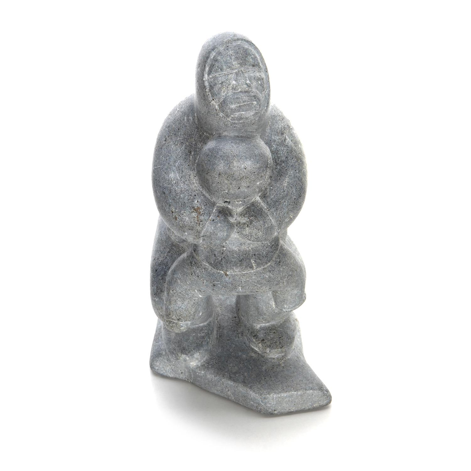 Eskimo Soapstone figurine from 1981 - beautiful vintage Inuit soapstone carving in very good vintage condition.

A charming soapstone figuring depicting a man carrying his young child. The extend of details in this figurine is truly amazing and it
