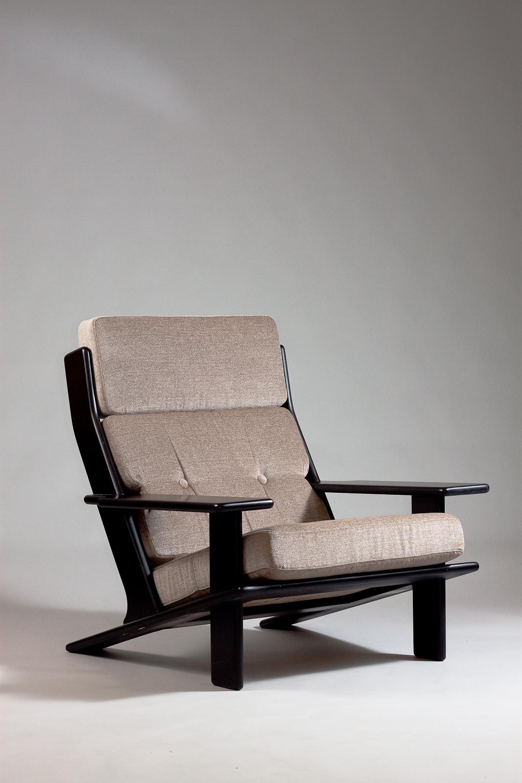 Introducing the Esko Pajamies lounge chair Pele, an iconic piece of 1970's design for the Lepokalustokalusto collection. This stylish and comfortable lounge chair features a sleek and minimalistic design. The perfect addition to any retro-inspired