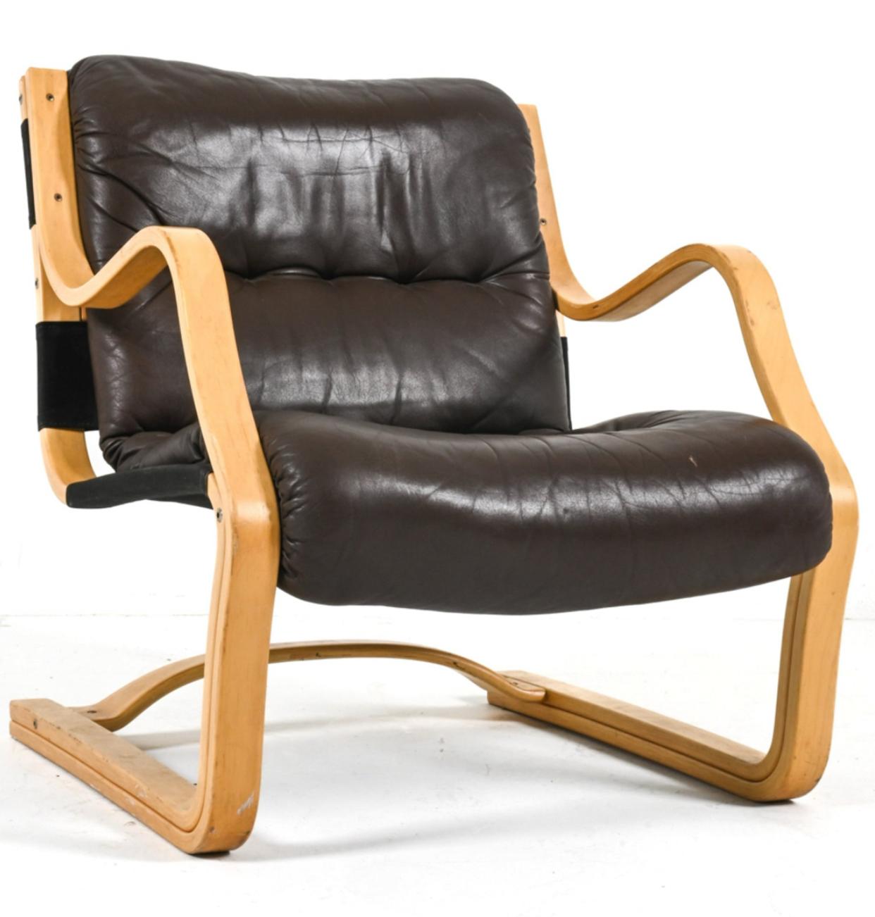 Uncommon low back ‘Koivutaru’ chair in natural beech and brown leather by Esko Pajamies for Asko, Finland. Intriguing shape to the arms and strong, double layered bent beech wood cantilevered frame. In fantastic shape for its age and one of the only