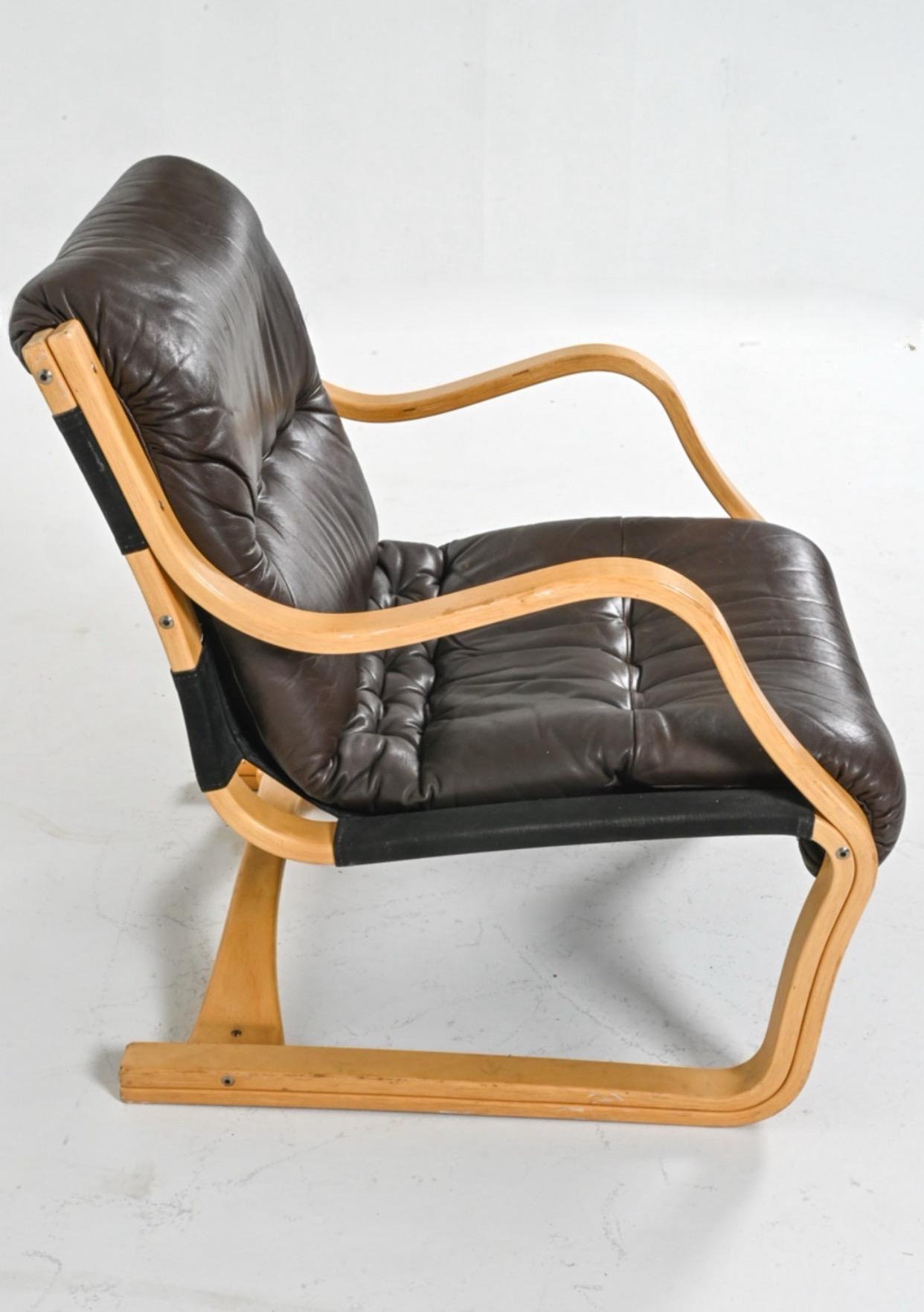 Esko Pajamies for ASKO Leather 'Koivutaru' Lounge Chair In Good Condition For Sale In Chicago, IL