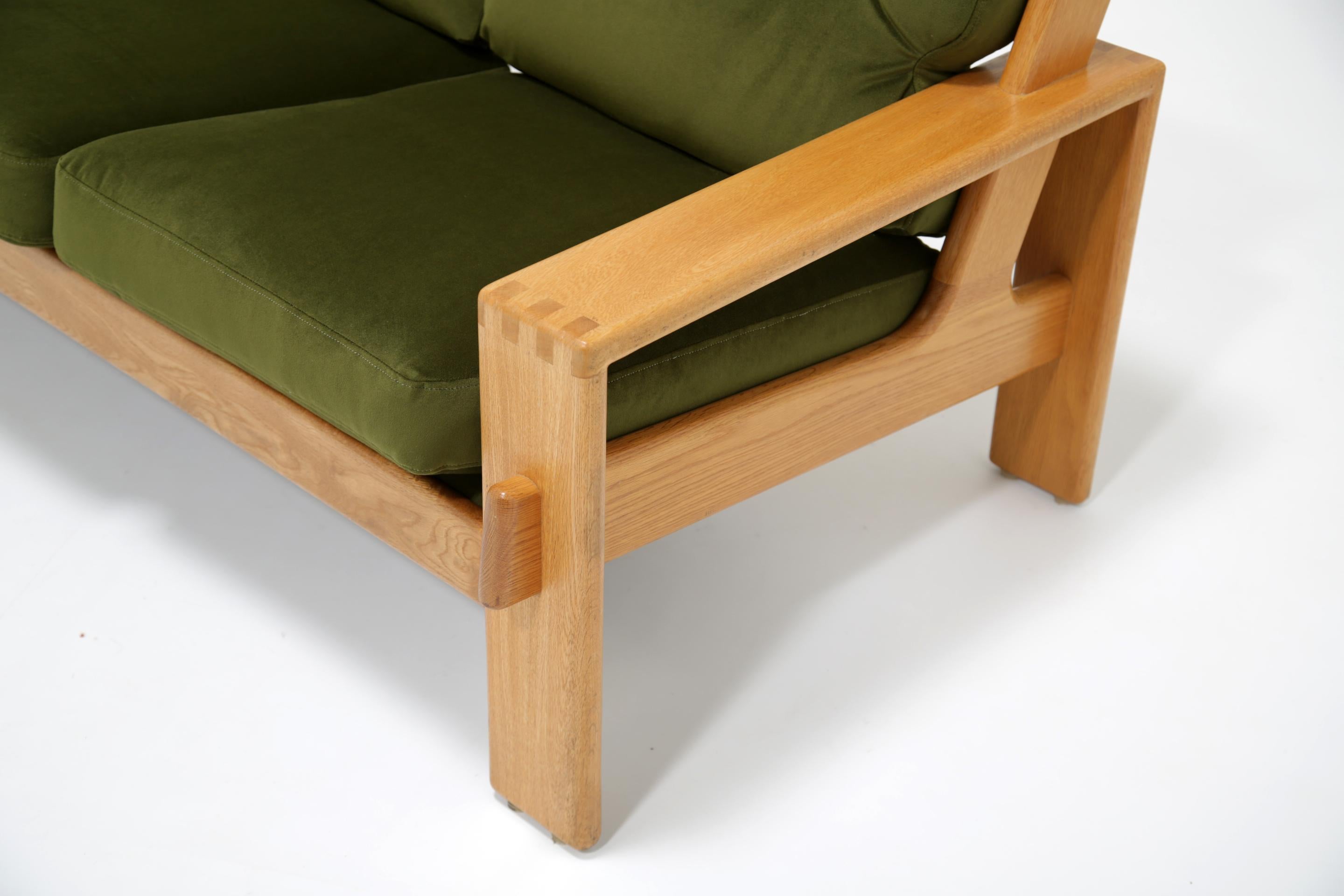 Esko Pajamies Sofá Bonanza de 3 plazas de terciopelo verde y roble by Asko, Finlandia Años 60 Finlandés en venta