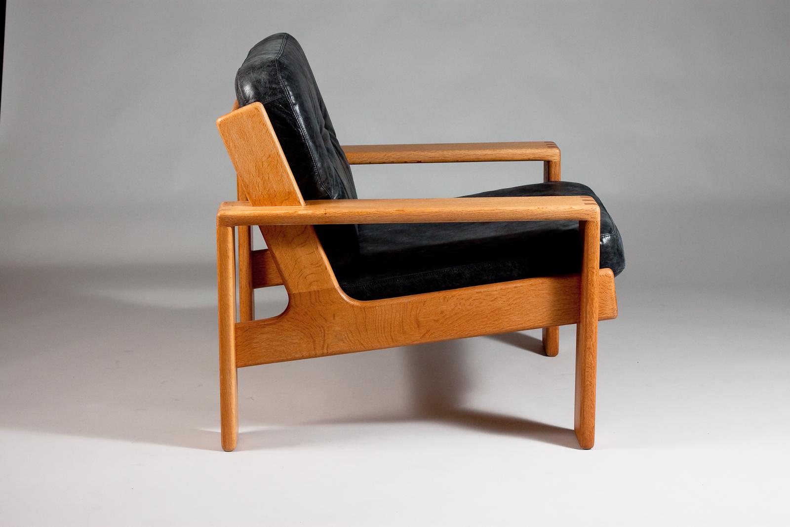 Esko Pajamies, pair of 1960's Bonanza oak wood lounge chairs In Good Condition In Turku, Varsinais-Suomi