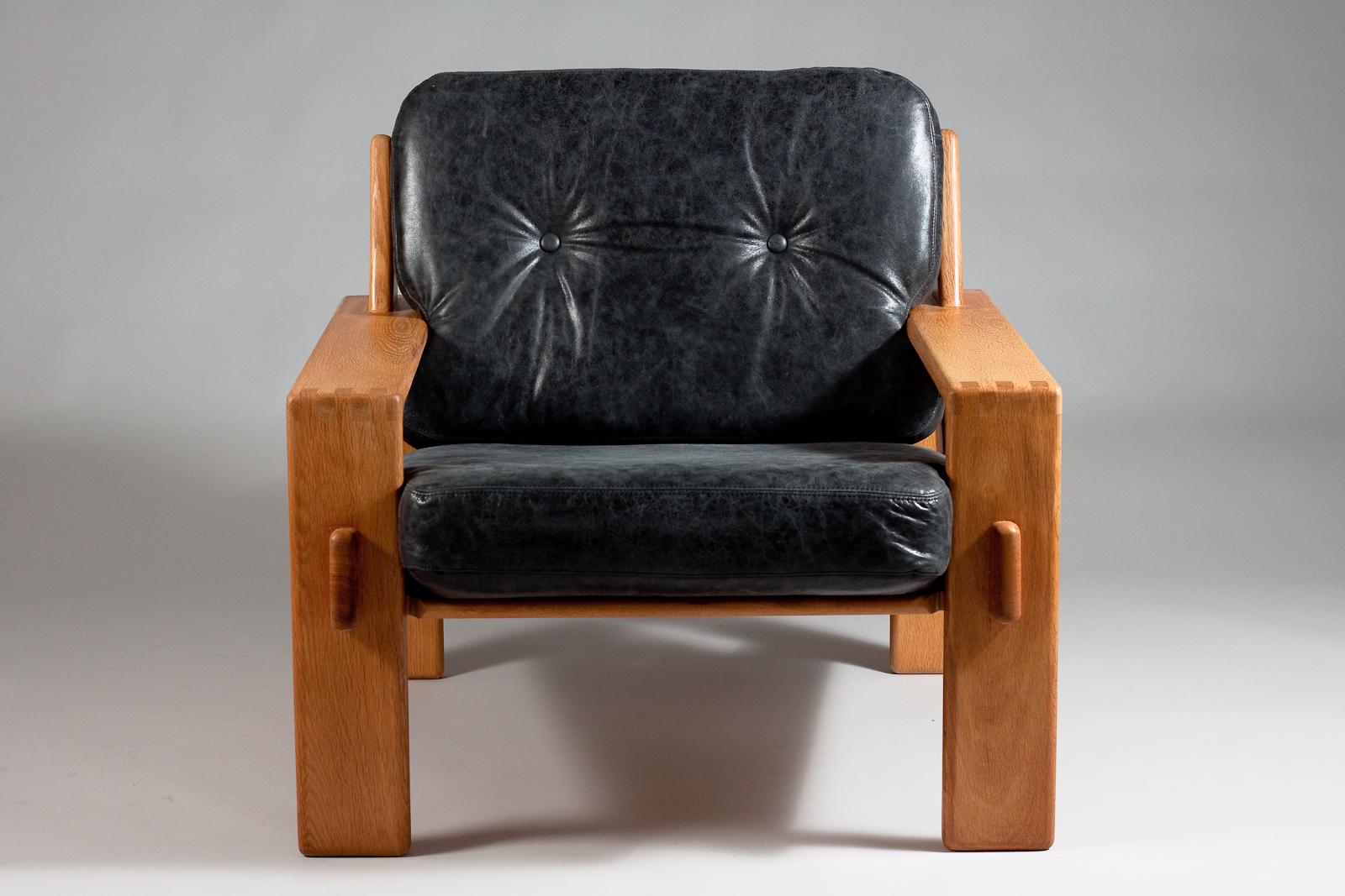 20th Century Esko Pajamies, pair of 1960's Bonanza oak wood lounge chairs