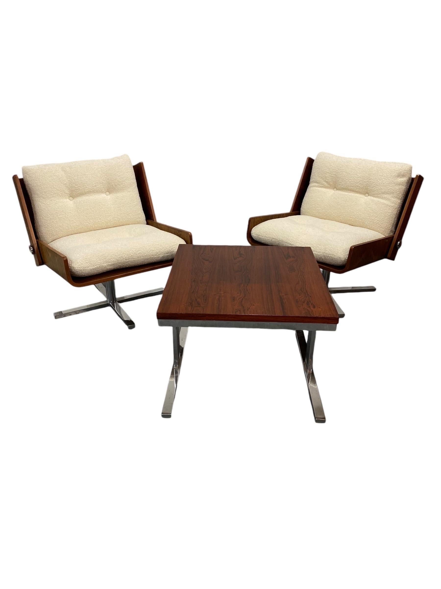 Mid-20th Century Esko Pajamies, Pair of Lounge Chairs & Coffee Table, Rosewood and Chrome 1960s For Sale