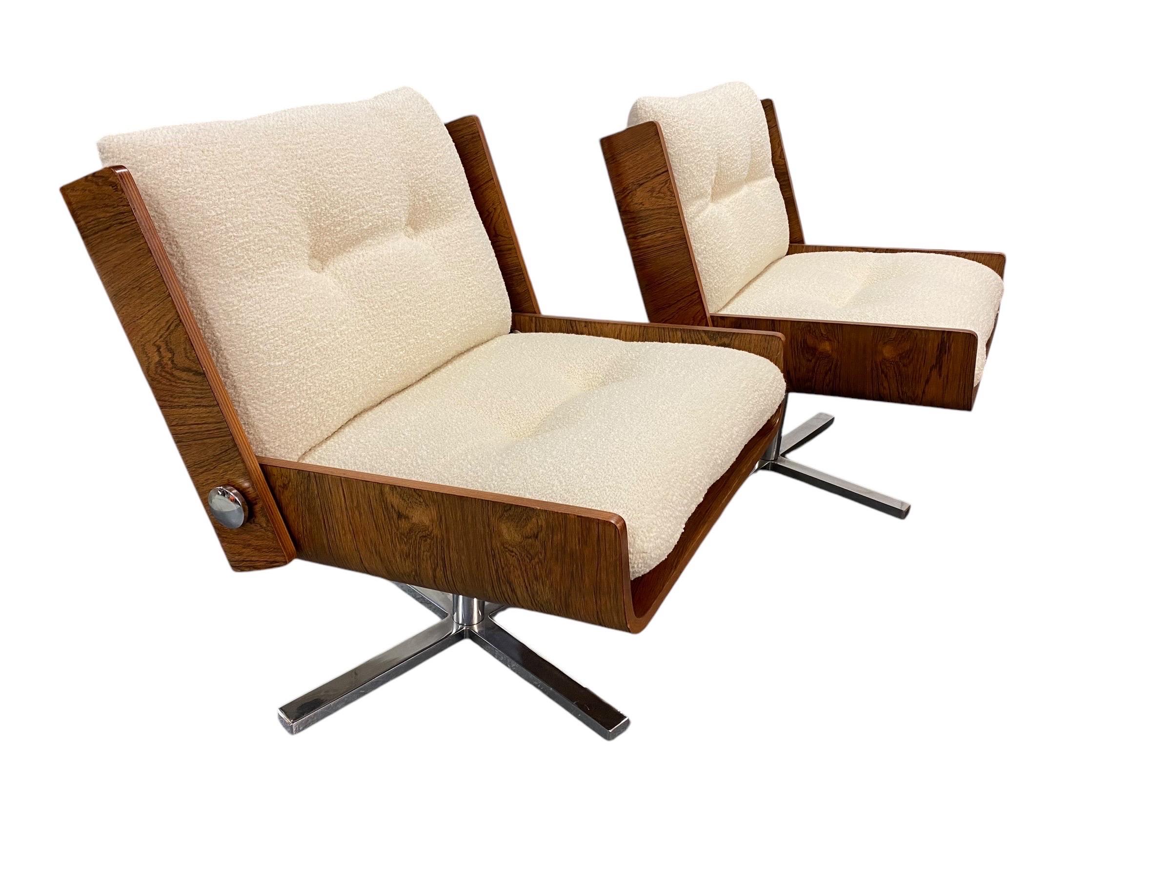 Esko Pajamies, Pair of Lounge Chairs & Coffee Table, Rosewood and Chrome 1960s For Sale 2