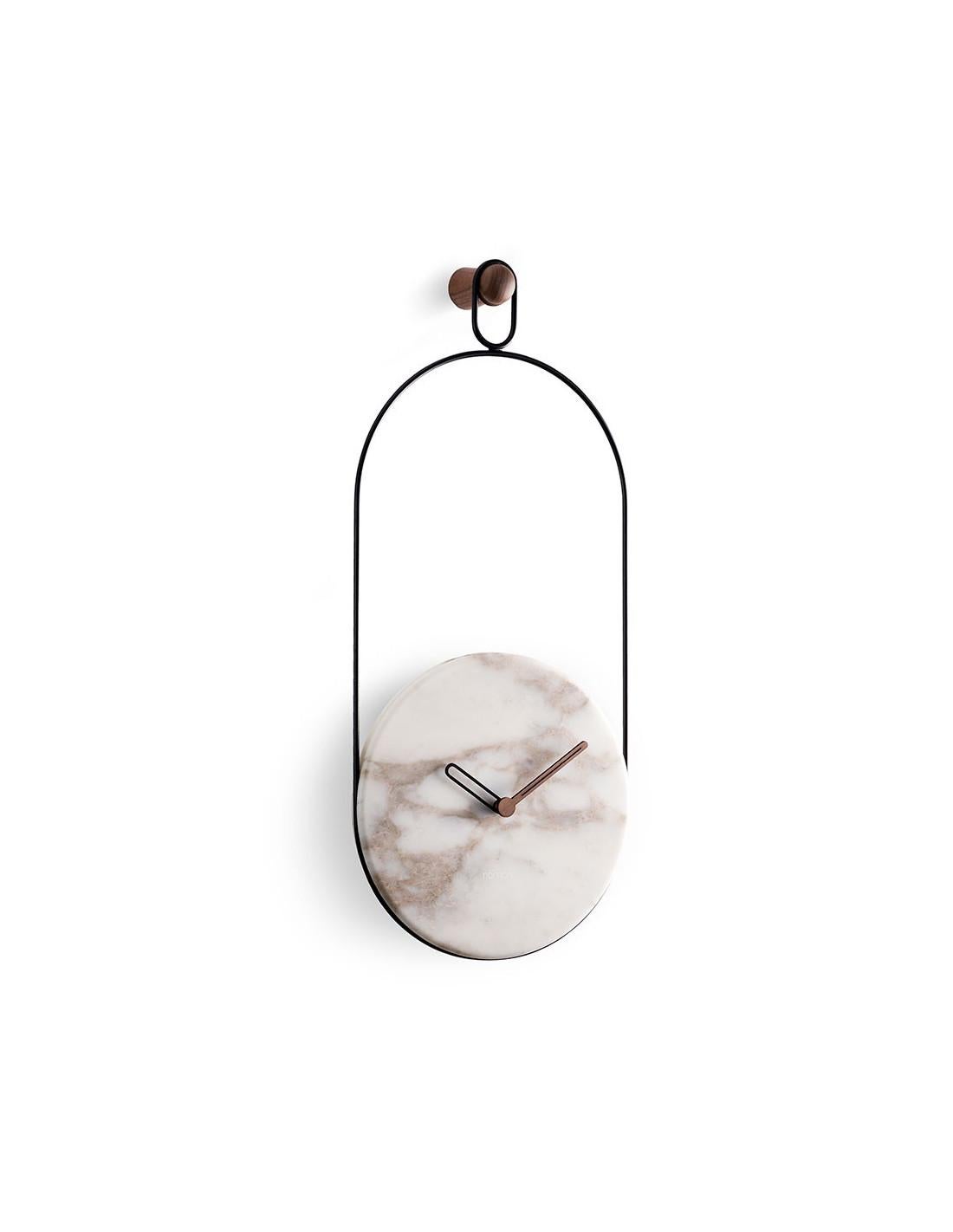 Eslabón Marble Wall Clock In New Condition For Sale In New York, NY