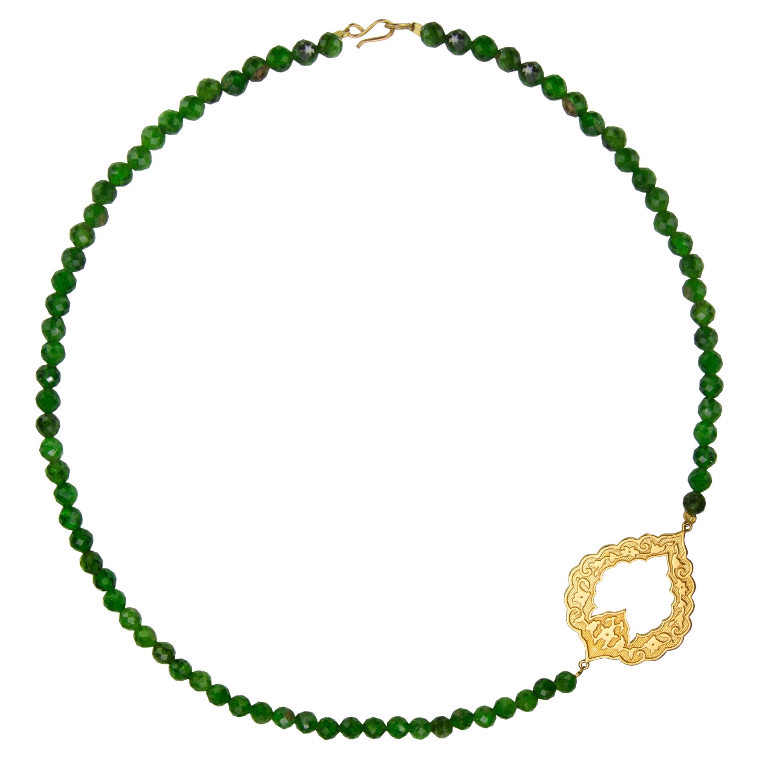 Eslimi Necklace in 18K Yellow Gold And Natural Diopside For Sale