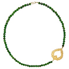 Eslimi-Halskette aus 18 Karat Gelbgold mit natürlichem Diopsid
