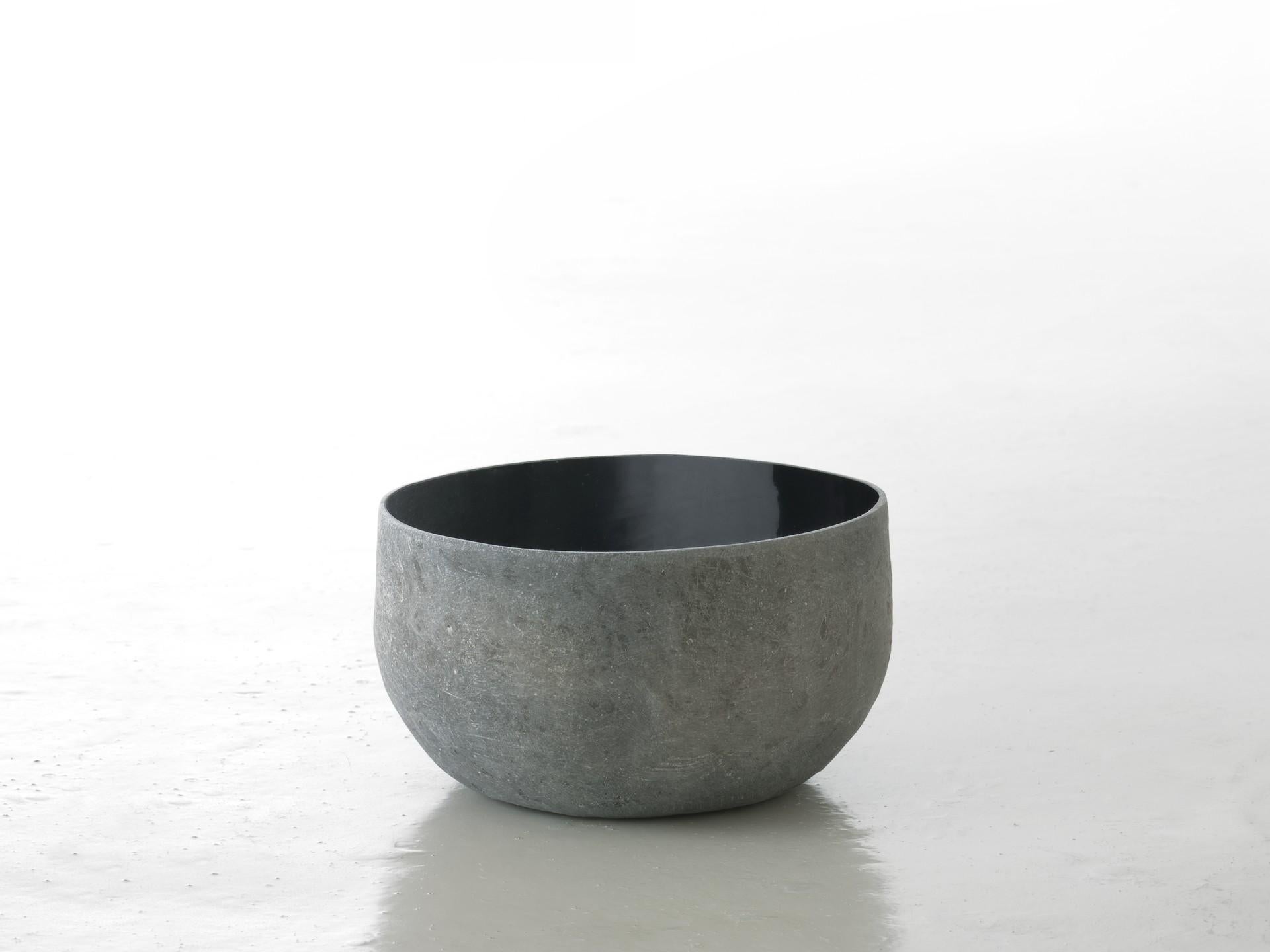 Esopo Bowl by Imperfettolab
Dimensions: Ø 20 x H 10 cm
Materials: Raw material


Imperfetto Lab
Who we are ? We are a family.
Verter Turroni, Emanuela Ravelli and our children Elia, Margherita and Eusebio.
All together, we are separate parts