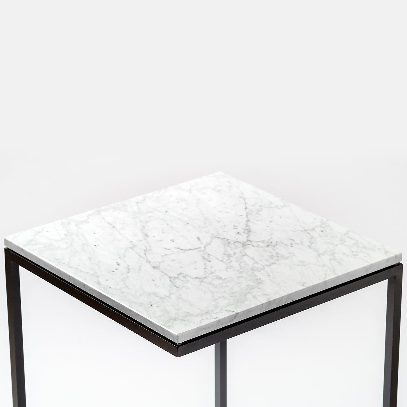 A clean and essential design that combines refined traditional craftsmanship with an exceptional contemporary flair, this magnificent side table will make a visually striking addition in both a home living room or lounge and contract areas. Designed