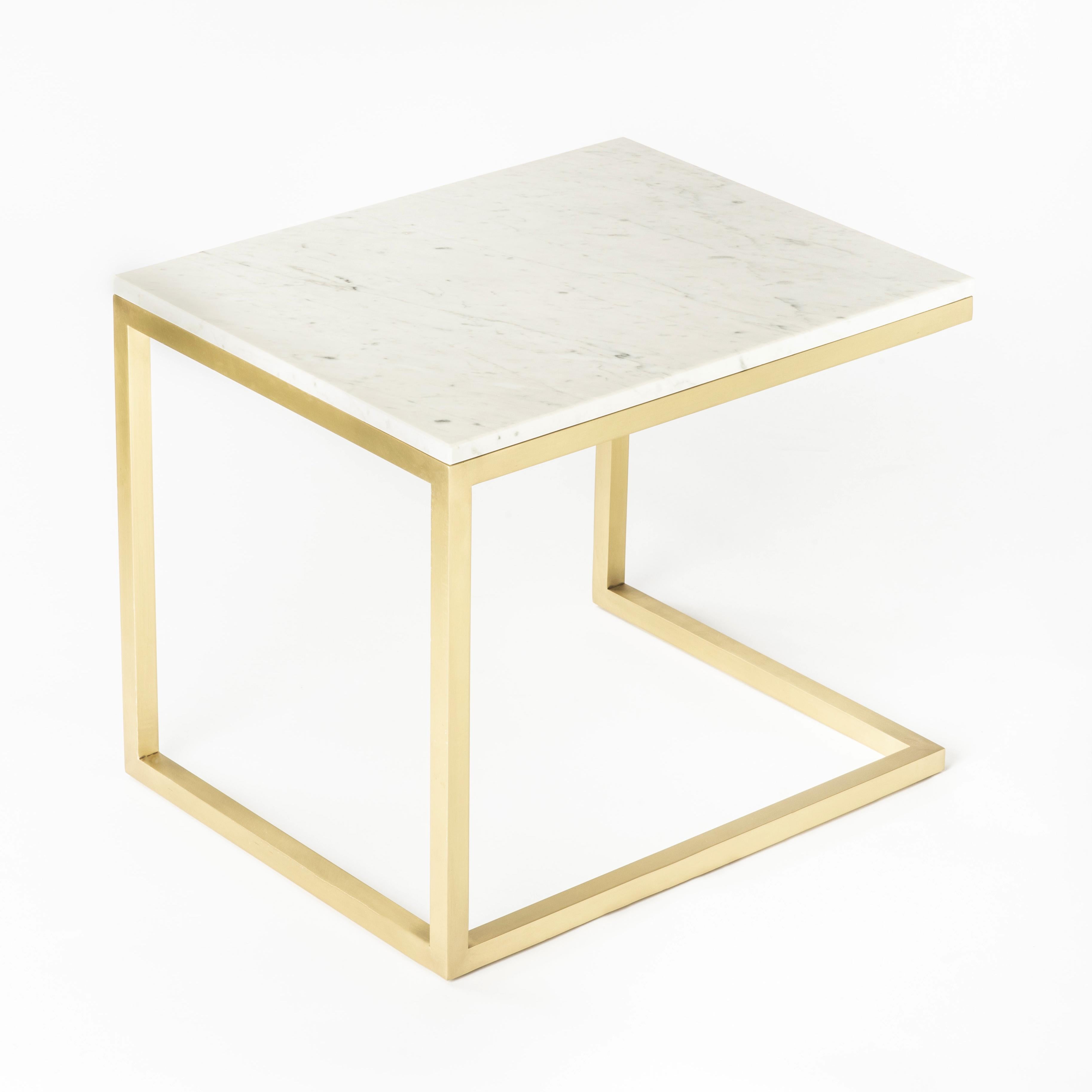 Frosted Esopo Modern Handmade Brass Coffee Table with White Carrara Marble Top For Sale