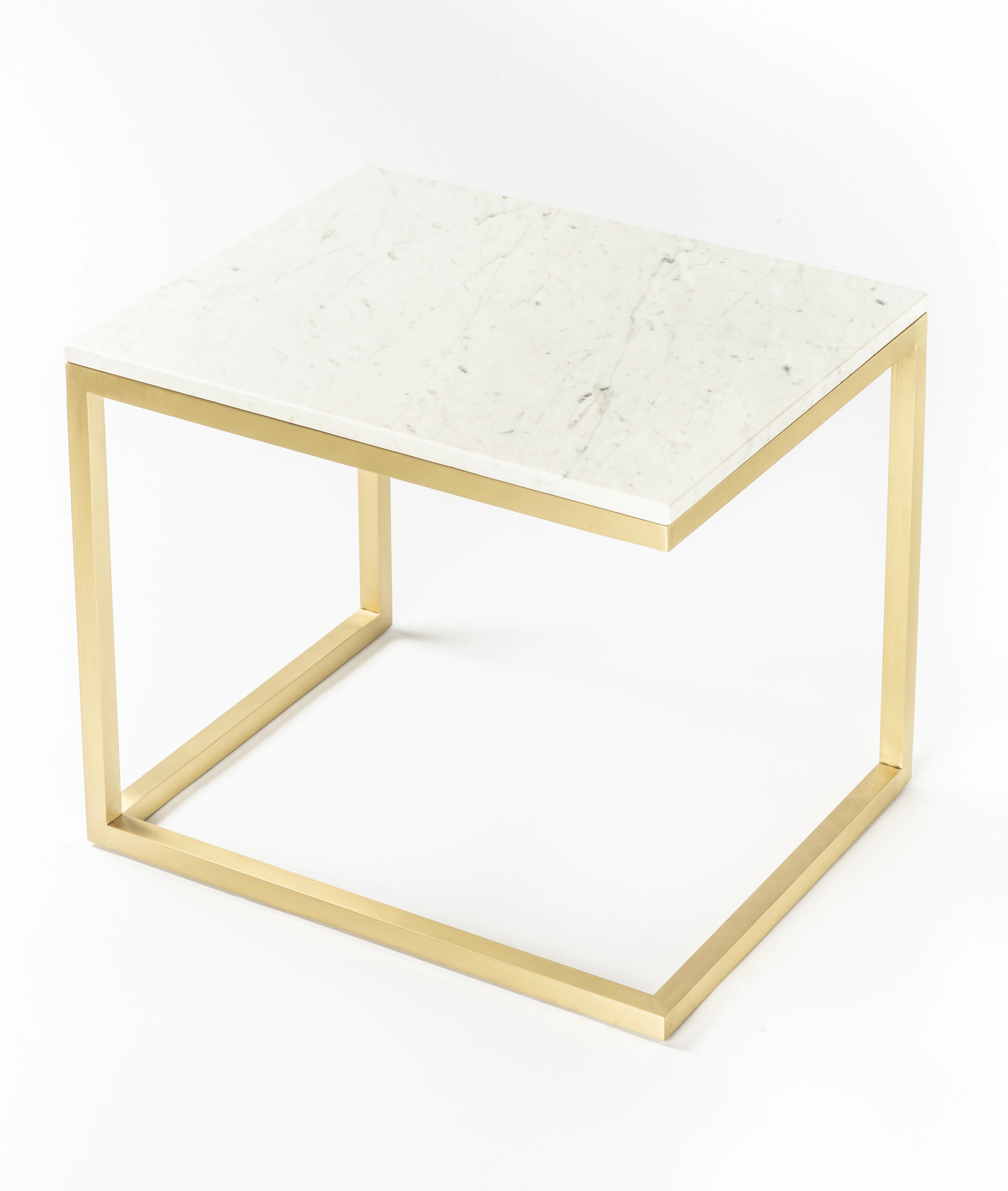 Esopo Modern Handmade Brass Coffee Table with White Carrara Marble Top (Mattiert) im Angebot