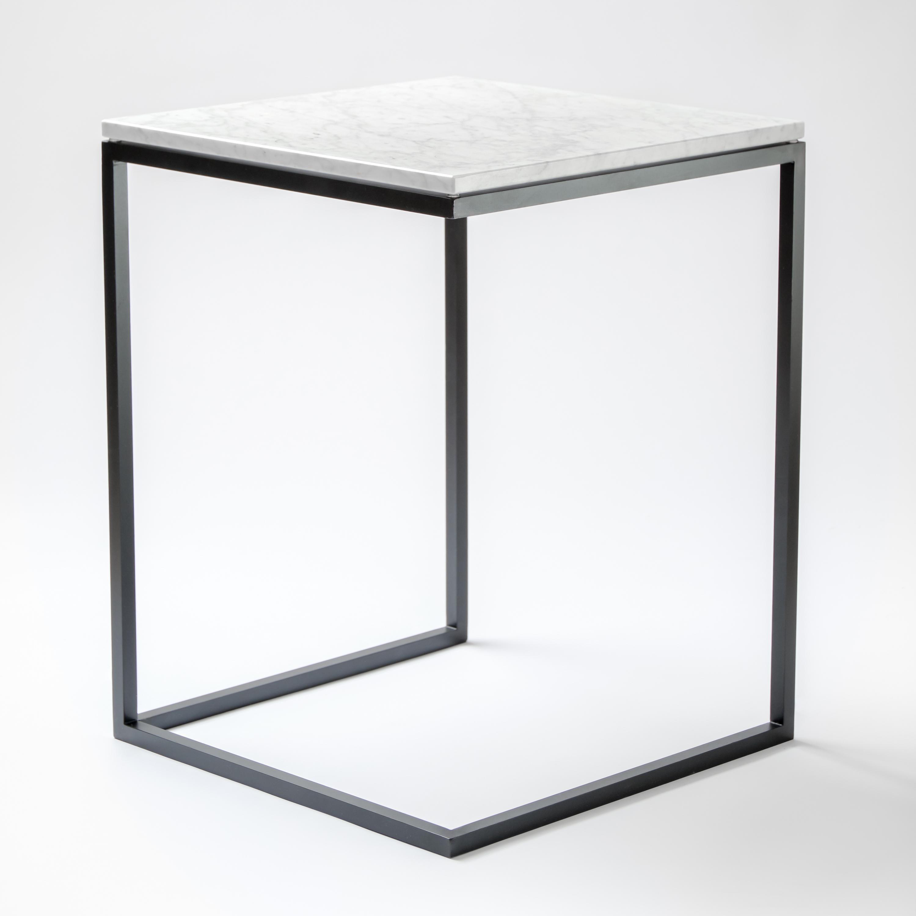 Polished “Esopo” Modern Handmade Iron Side Table with White Carrara Marble Square Plan For Sale