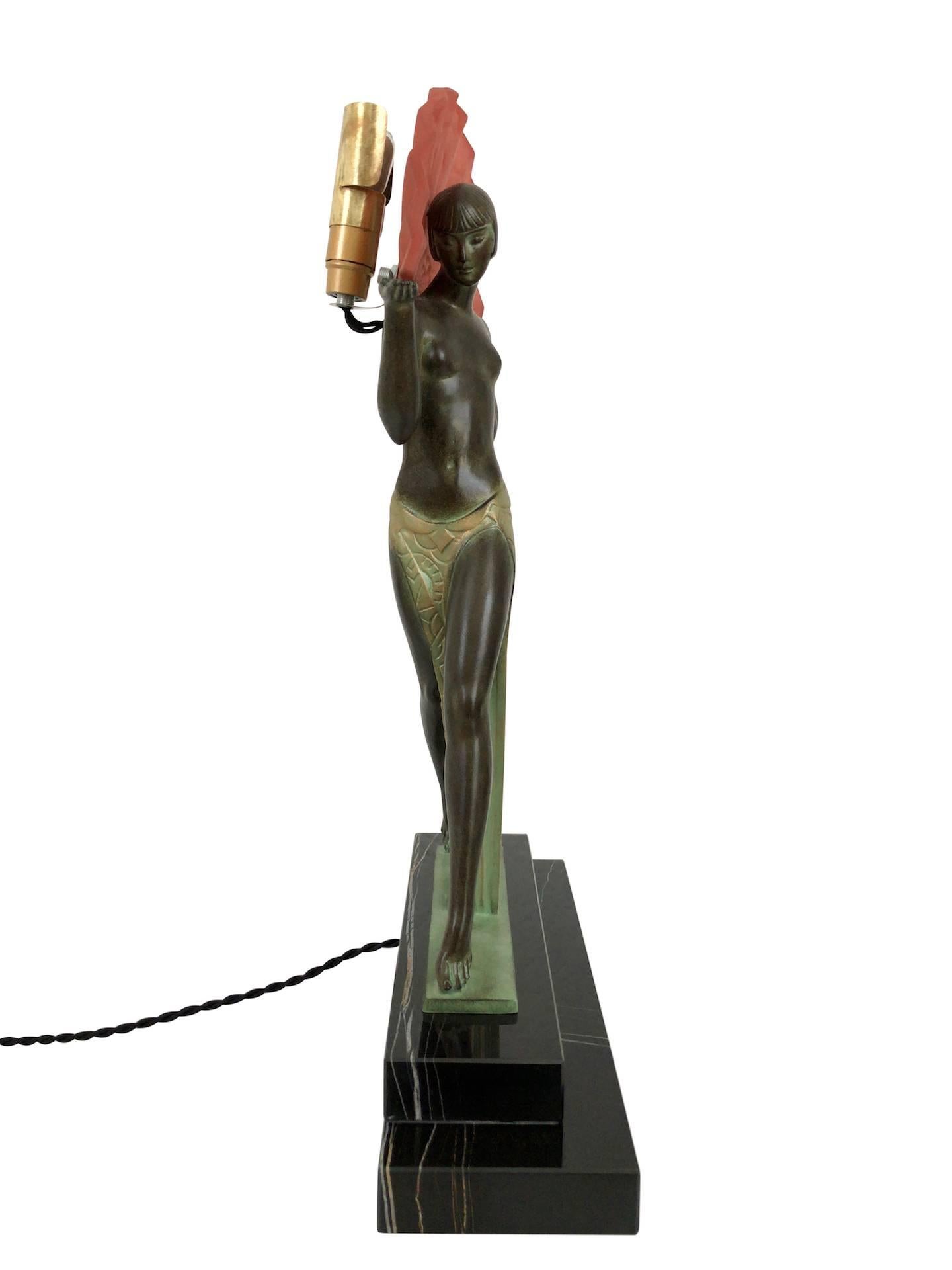 Lampe d'une danseuse espagnole sculptée par Raymonde Guerbe pour Max Le Verrier en vente 2