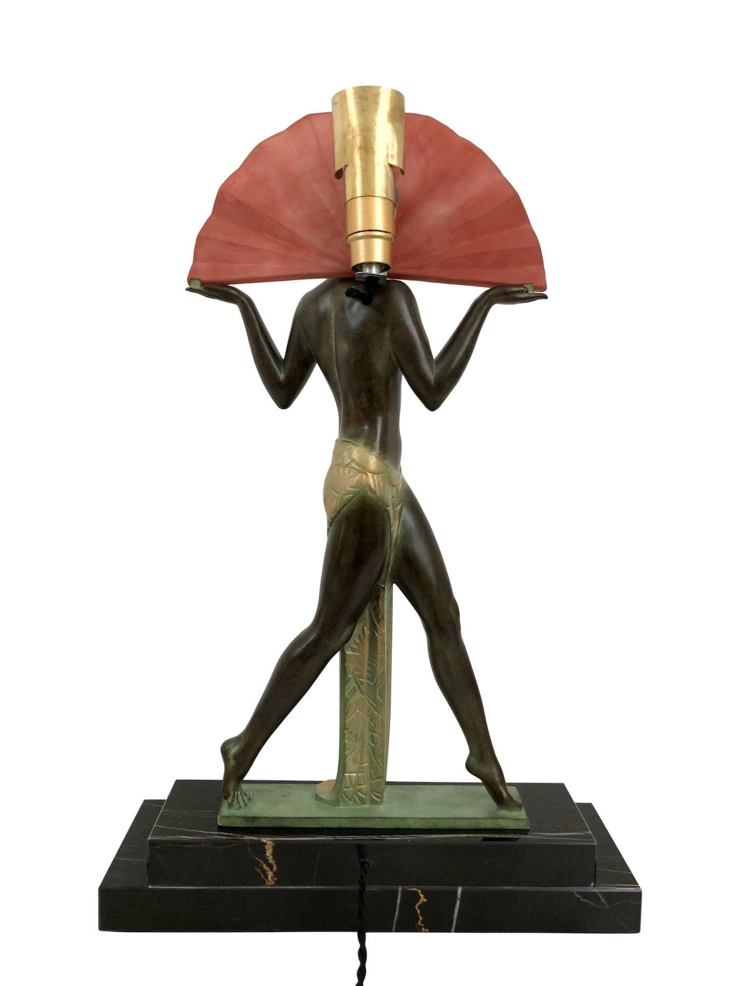 Lampe d'une danseuse espagnole sculptée par Raymonde Guerbe pour Max Le Verrier en vente 3