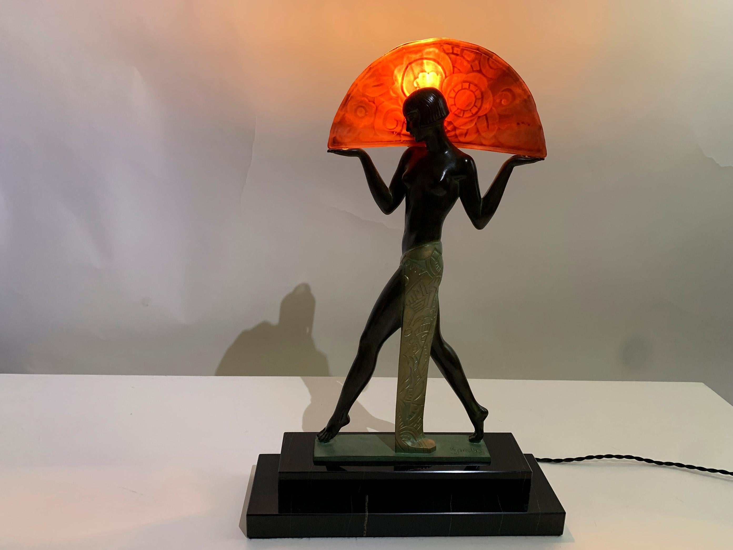 Lampe de table espagnole d'une danseuse espagnole par Raymonde Guerbe pour Max Le Verrier en vente 2