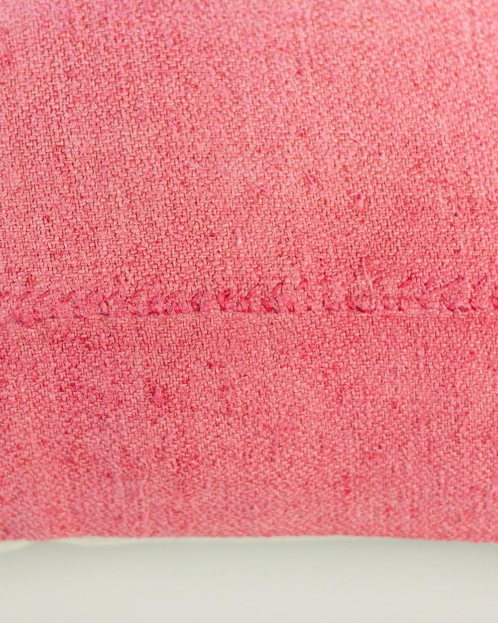 XXIe siècle et contemporain Coussin d'appoint Espanyolet peint à la main en lin vintage de couleur rose 16