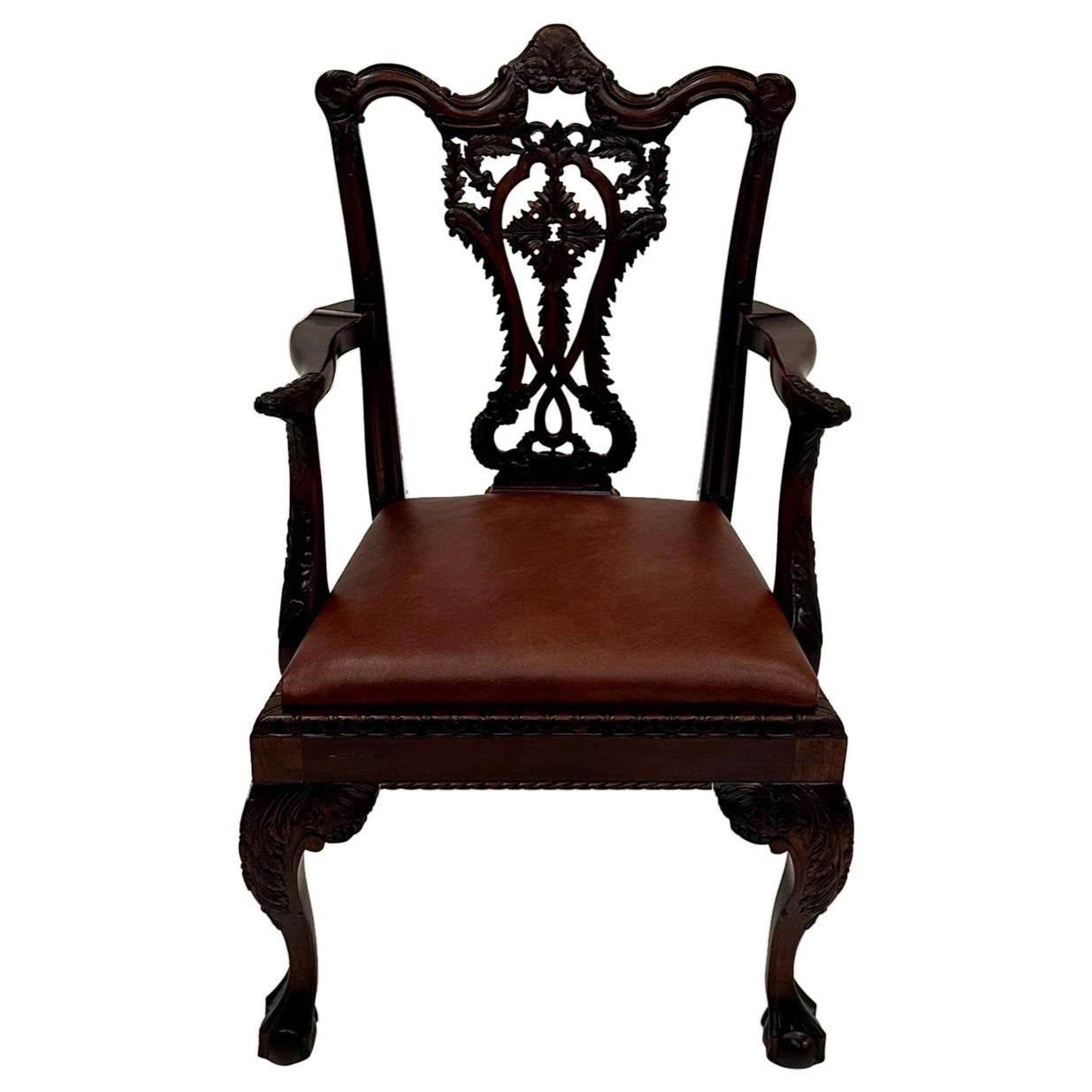 Particolarmente bella poltrona in stile Chippendale inglese in mogano intagliato a mano