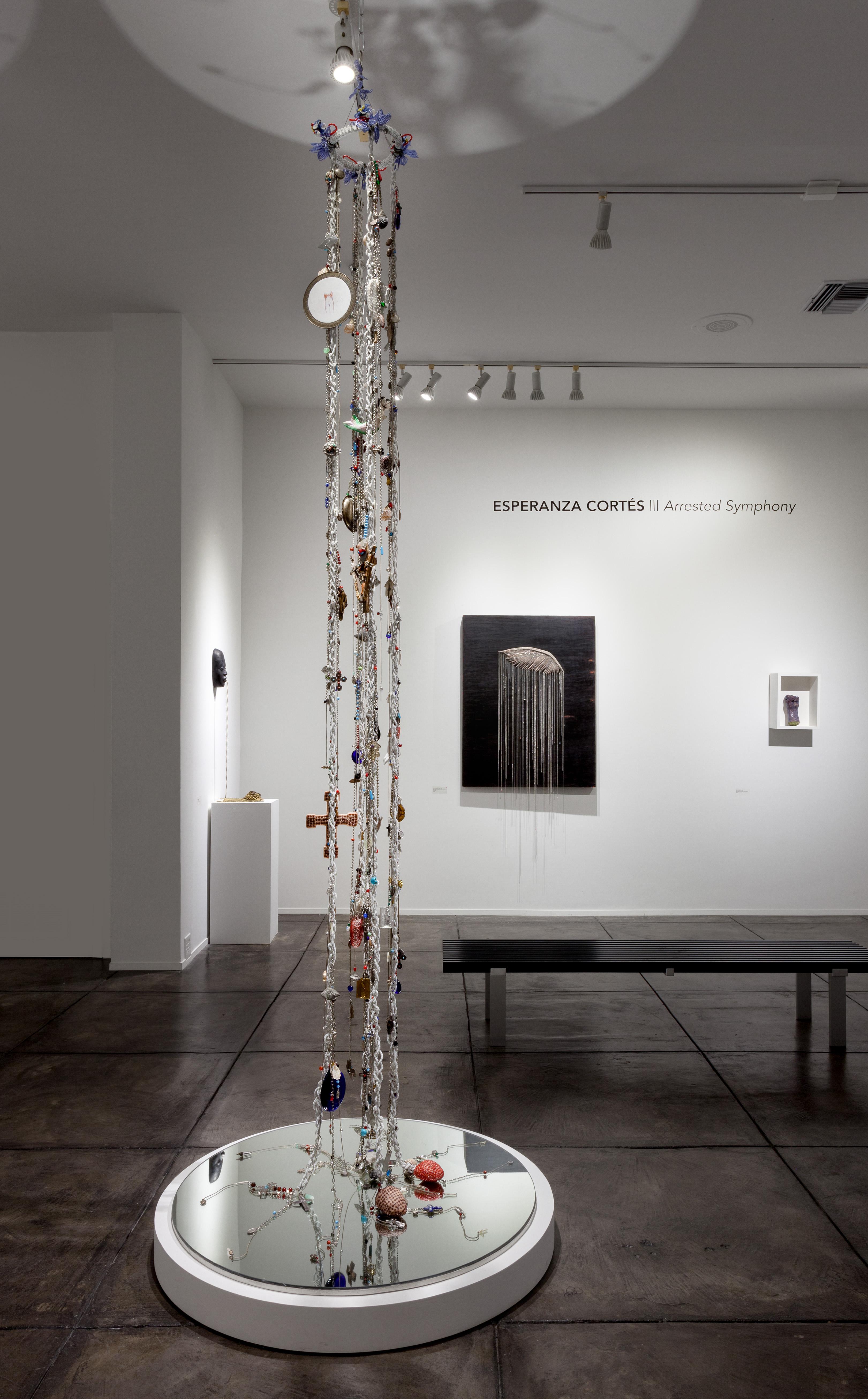 ESPERANZA CORTÉS es una artista multidisciplinar contemporánea nacida en Colombia y afincada en Nueva York. Cortés ha expuesto en Estados Unidos en exposiciones individuales y colectivas en lugares como Smack Mellon Gallery, Neuberger Museum of Art,