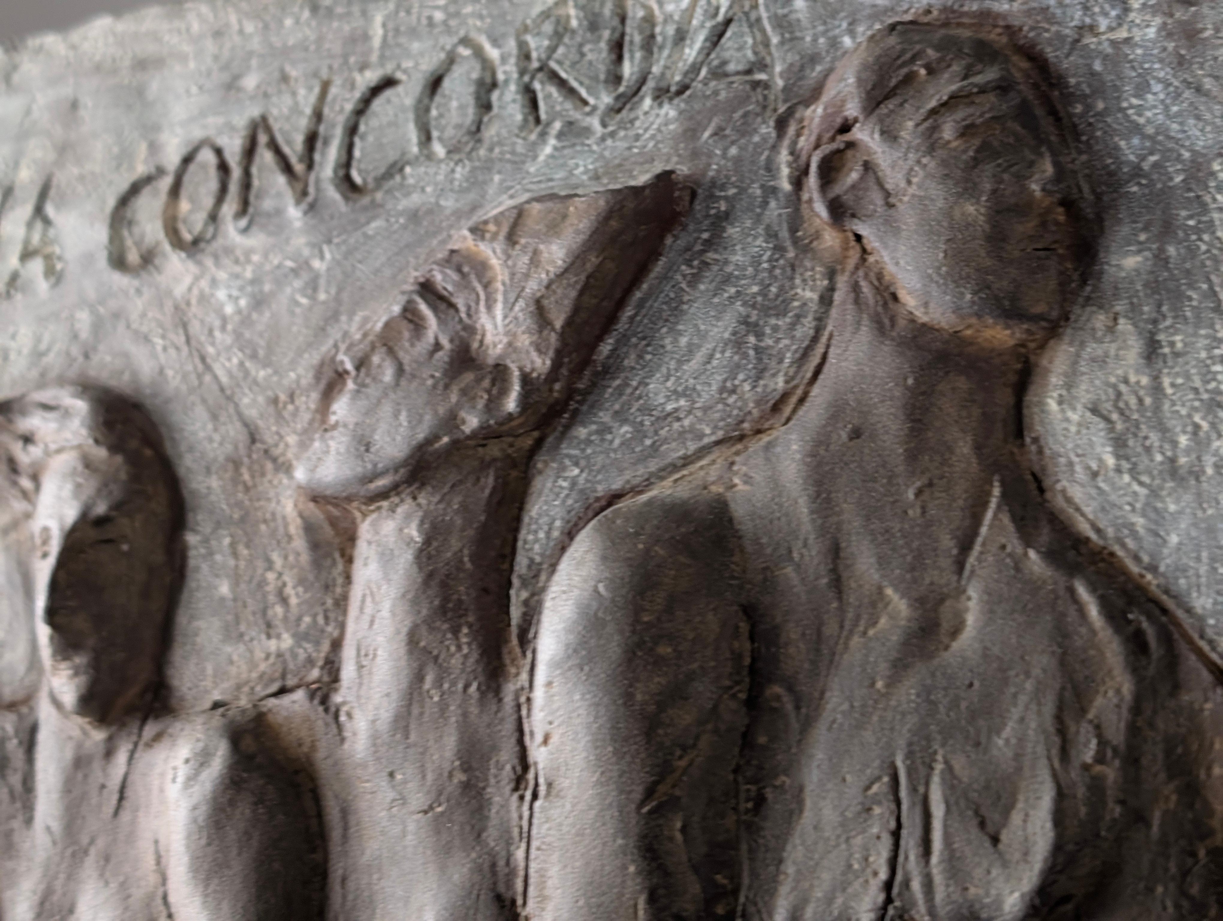 Fine XX secolo Esperanza d'Ors Bronze Relief Plaque Figurative Sculpture Spain 1990s in vendita