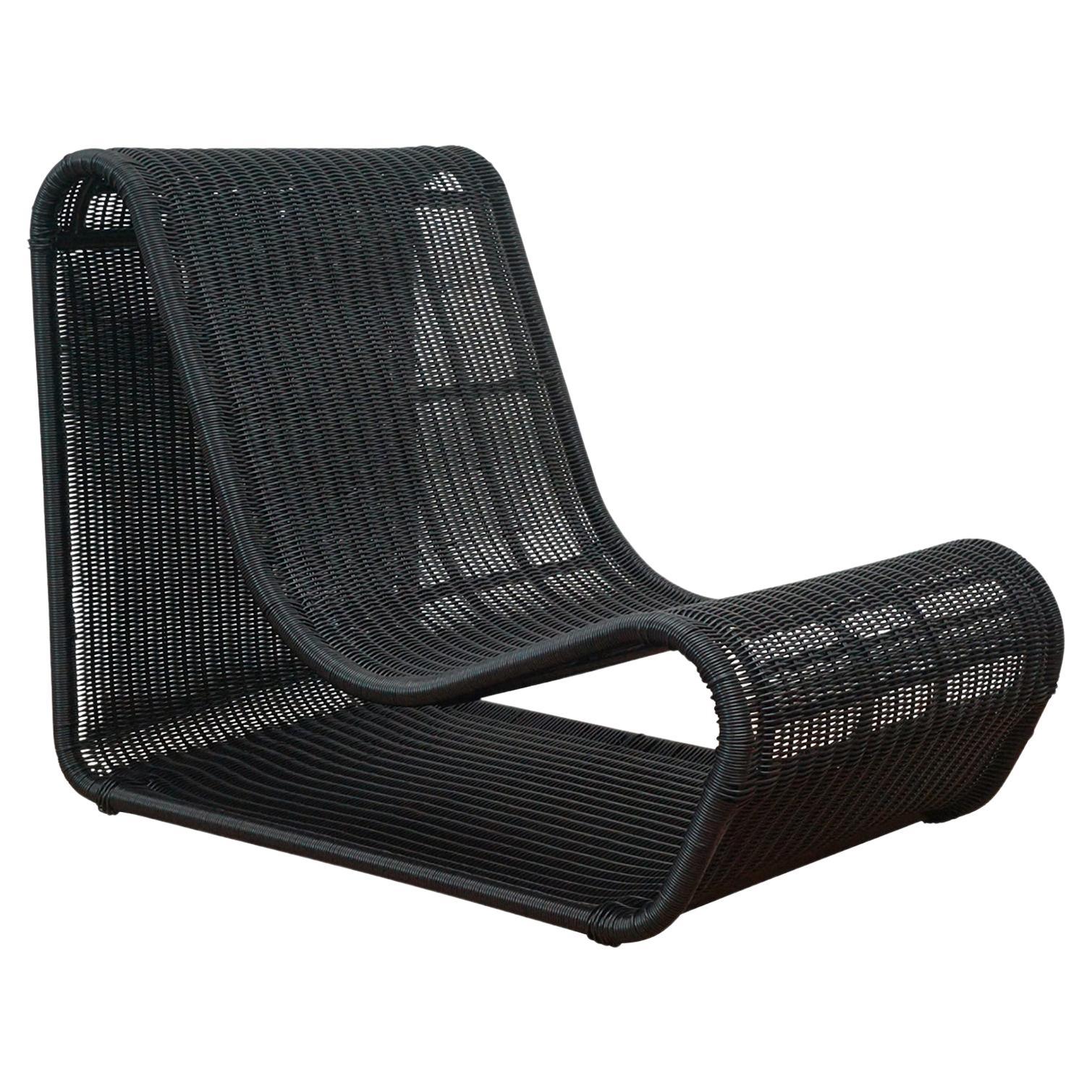 Nos chaises longues d'extérieur Esperanza sont conçues pour le style, le confort et la durabilité. Inspirée de la chaise Looping classique de Willy Guhl, la chaise longue d'extérieur Esperanza est construite avec un cadre métallique durable et