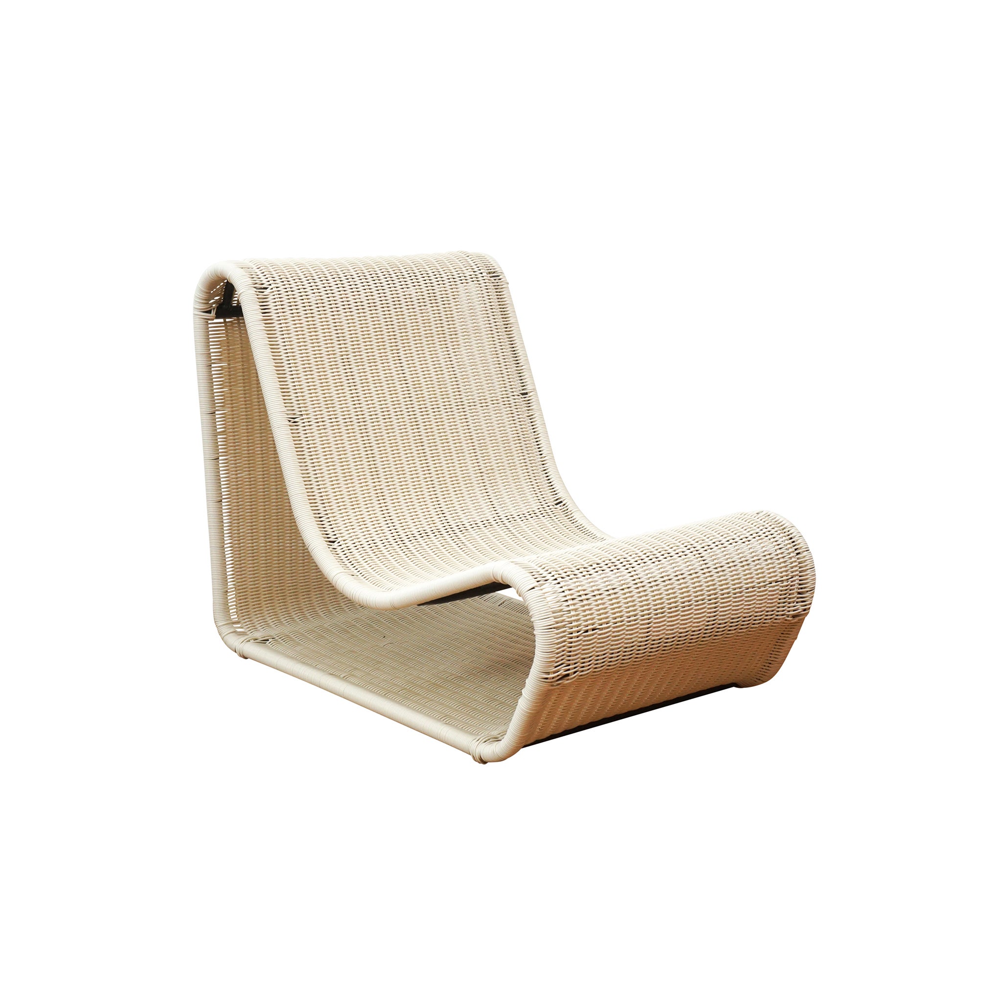 Modern Esperanza Outdoor Lounge Chair in Natural For Sale