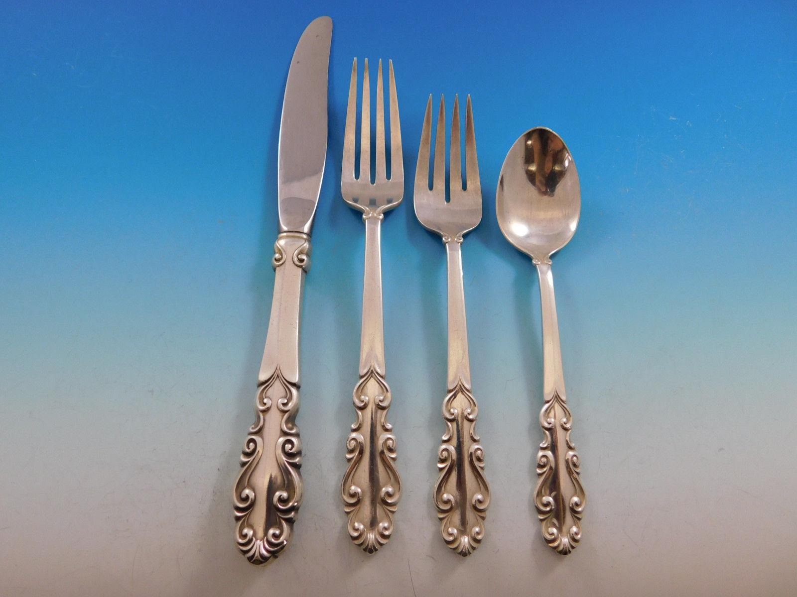 Esplanade by Towle sterling silver flatware set of 92 pieces. This set includes:

12 knives, 8 7/8