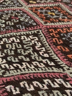 Kilim turc vintage brun expresso • Tapis brodé (4′×5′) • 1940s