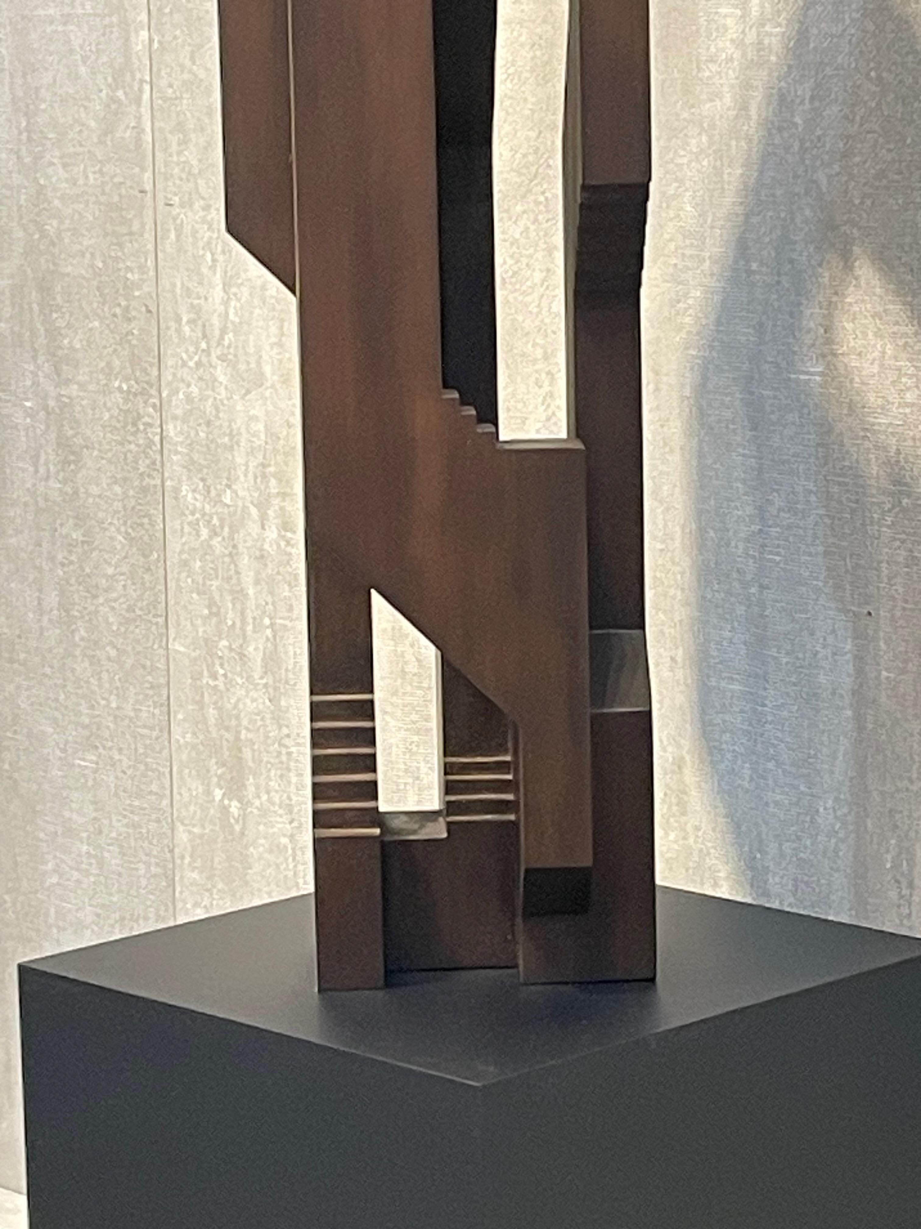 Espressobraune abstrakte Skulptur aus Holz von David Umemoto, Kanada, Contemporary  im Angebot 1