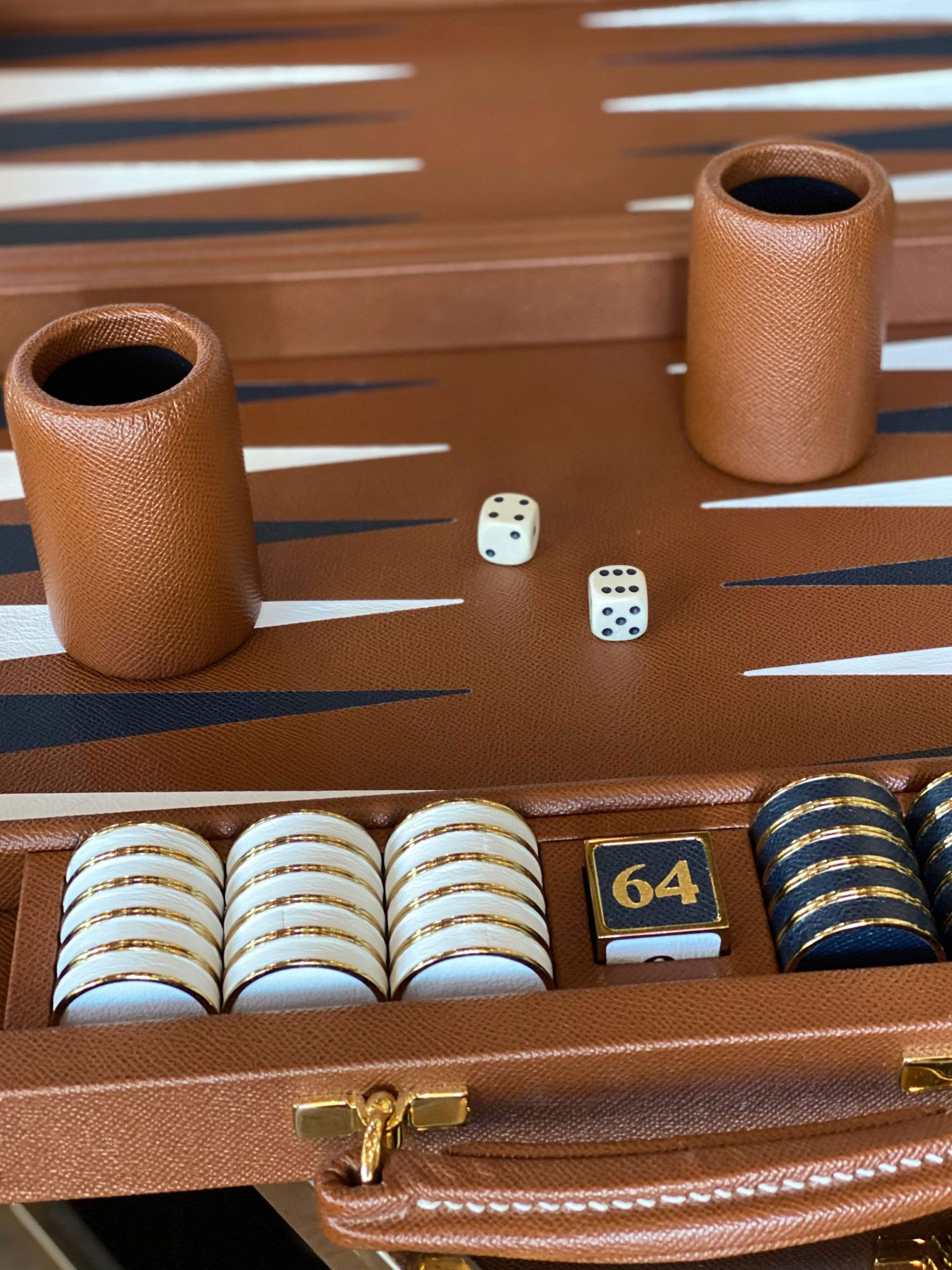Espresso Leder Challenge Backgammon Board mit Espresso Feld im Zustand „Neu“ im Angebot in Sag Harbor, NY
