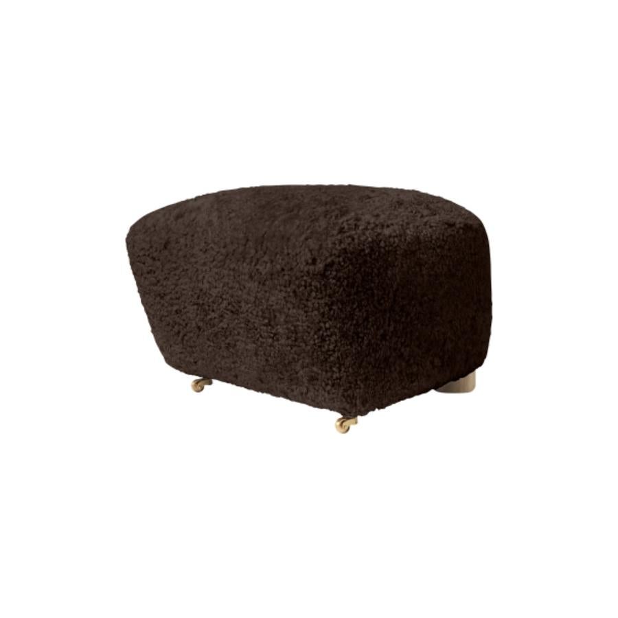 Espresso natural oak sheepskin the tired man footstool by Lassen
Dimensions: W 55 x D 53 x H 36 cm 
Materials: sheepskin

Flemming Lassen designed the overstuffed easy chair, The Tired Man, for The Copenhagen Cabinetmakers’ Guild Competition in