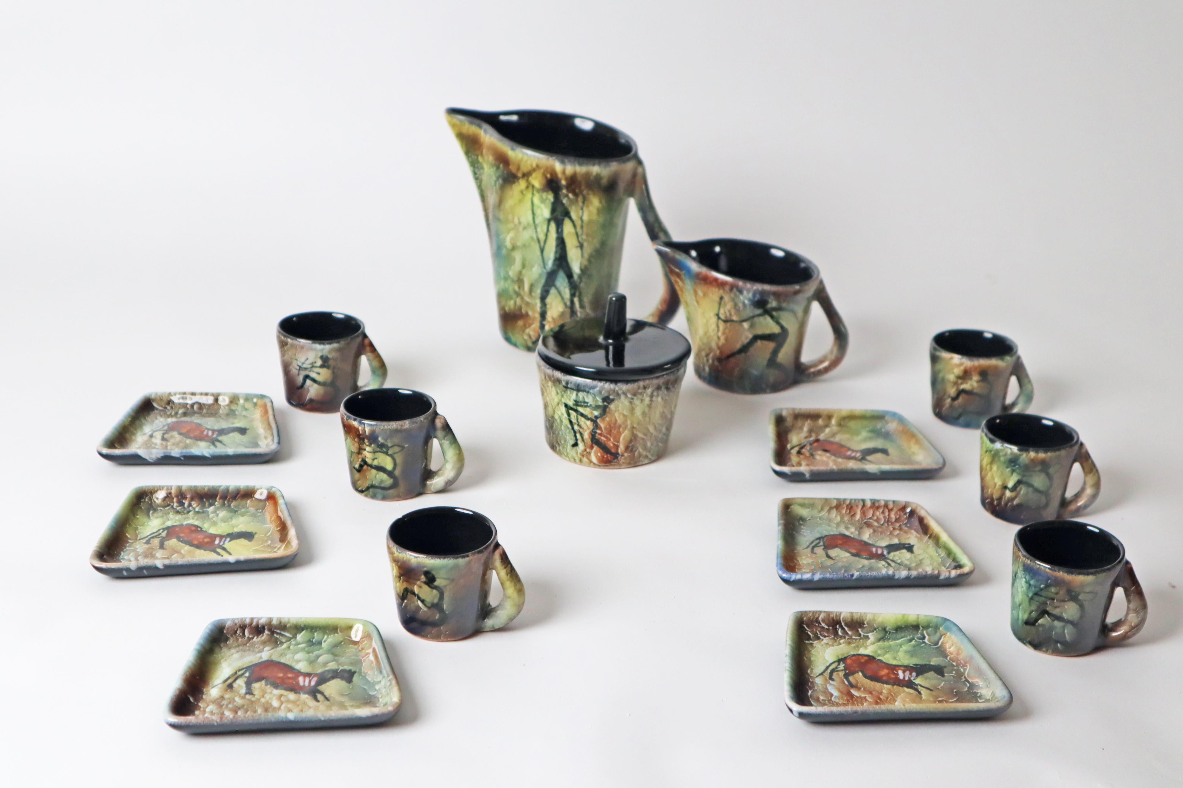 Juego de café expreso para 6 personas con pintura de la Edad de Piedra Lascaux, Francia Años 60 Tallado a mano en venta