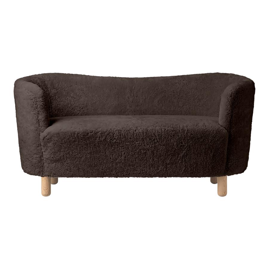 Espresso sheepskin and natural oak mingle sofa by Lassen.
Dimensions: W 154 x D 68 x H 74 cm.
Materials: sheepskin, oak.

The Mingle sofa was designed in 1935 by architect Flemming Lassen (1902-1984) and was presented at The Copenhagen