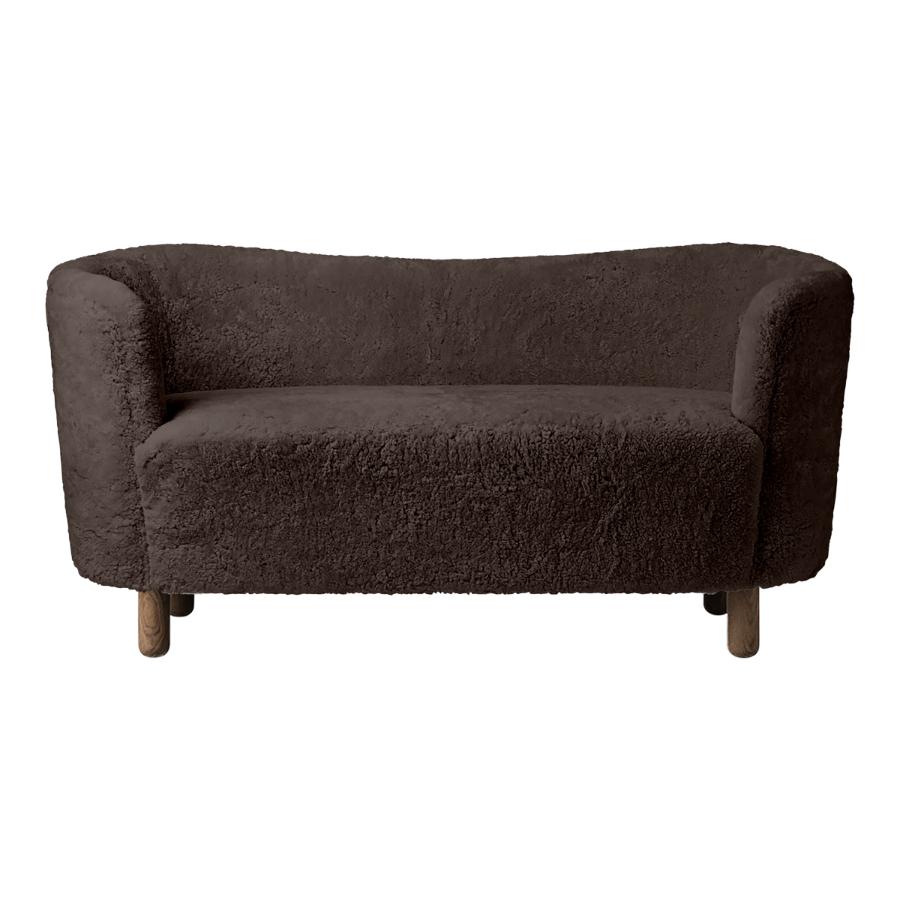 Espresso Schafsleder und geräucherte Eiche mischen sofa by Lassen
Abmessungen: B 154 x T 68 x H 74 cm 
MATERIALIEN: Schafsfell, Eiche.

Das Mingle-Sofa wurde 1935 von dem Architekten Flemming Lassen (1902-1984) entworfen und im selben Jahr beim