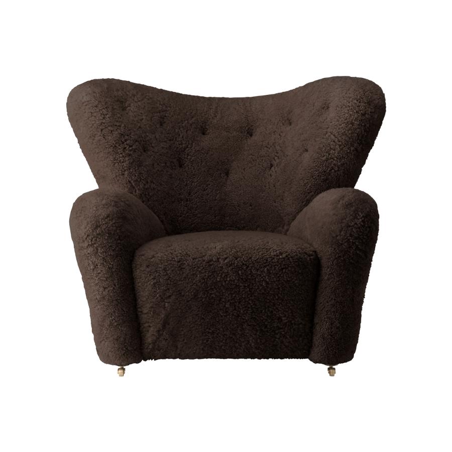 Espresso sheepskin the tired man lounge chair by Lassen.
Dimensions: W 102 x D 87 x H 88 cm 
Materials: Sheepskin

Flemming Lassen designed the overstuffed easy chair, the tired man, for The Copenhagen Cabinetmakers’ Guild Competition in 1935.