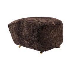 Tabouret en chêne fumé Espresso en peau de mouton The Tired Man de Lassen