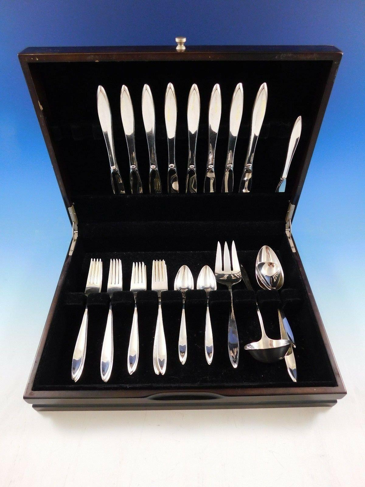 Wunderschönes Besteckset aus Sterlingsilber von Esprit by Gorham, 37 Teile. Dieses Set enthält:

8 Messer, 9