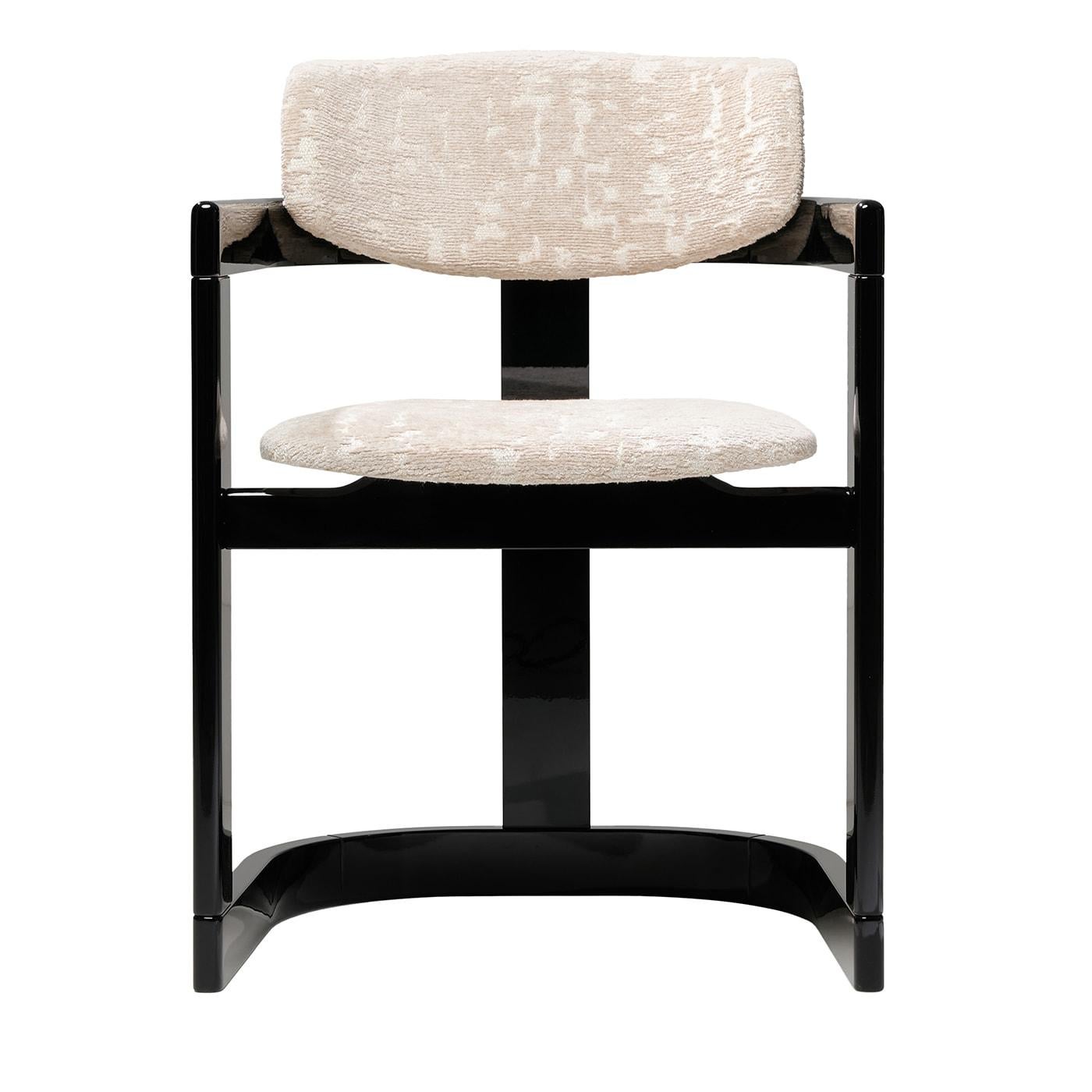 Essa Stuhl aus weißem Stoff und glänzend schwarzem Holz mit Horn-Intarsien im Angebot 7